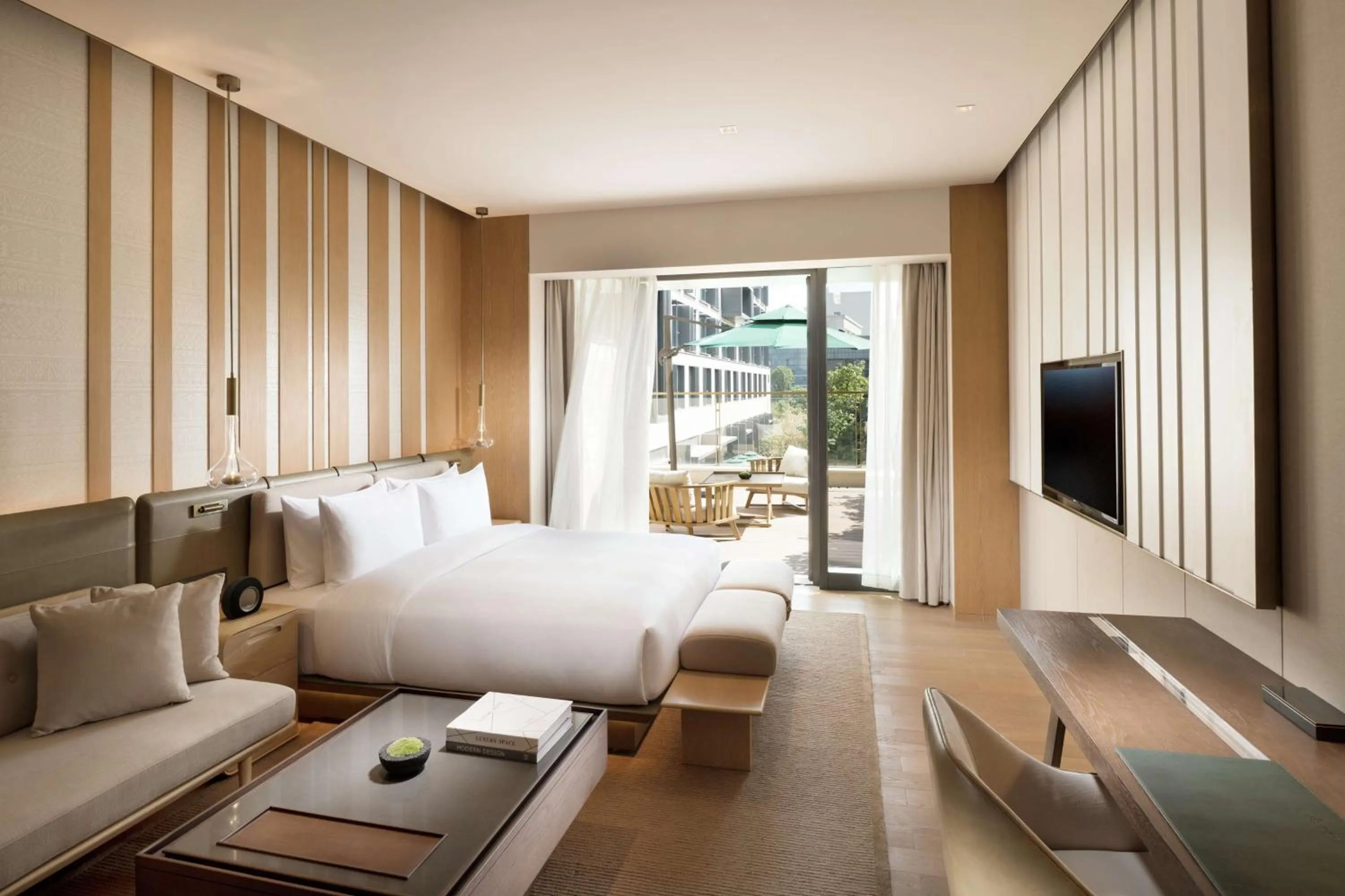 Bedroom, Bed in Joyze Hotel Xiamen, Curio Collection By Hilton