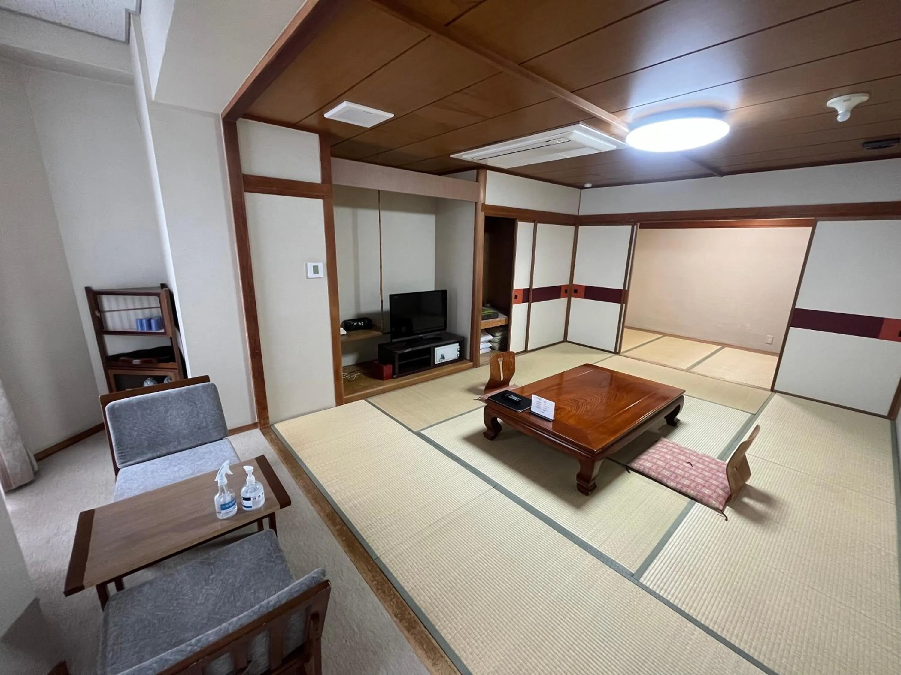 Living room, Bed in Nakamuraya Ryokan