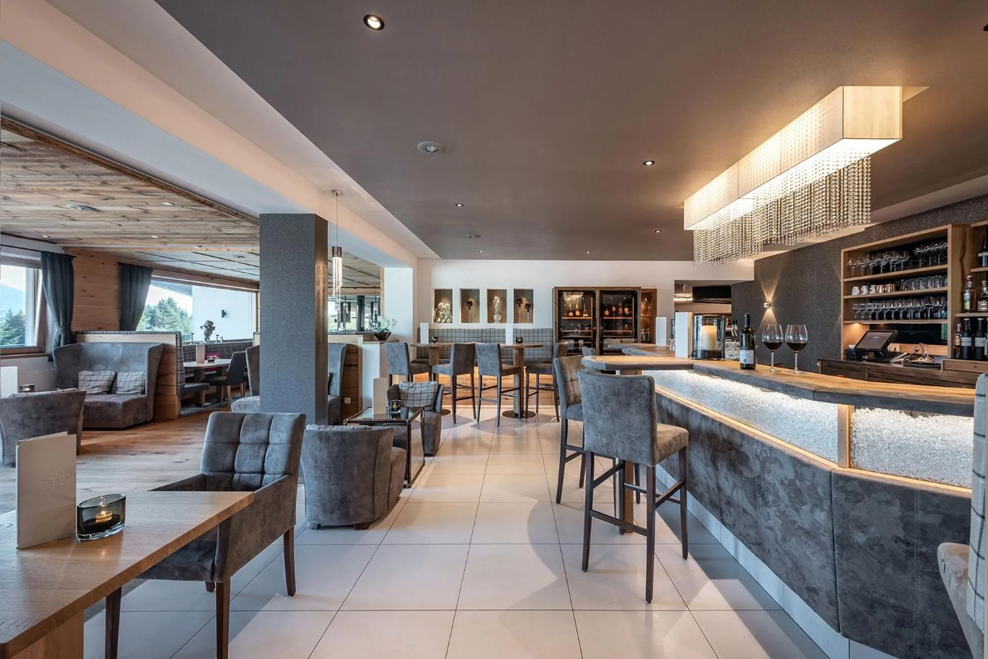 Lounge or bar in Hotel Edelweiss