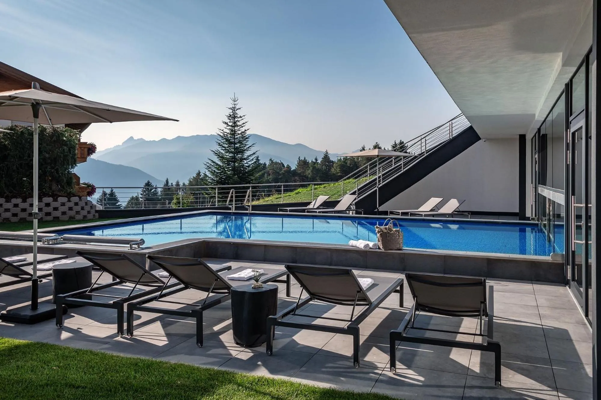 Swimming pool in Hotel Edelweiss