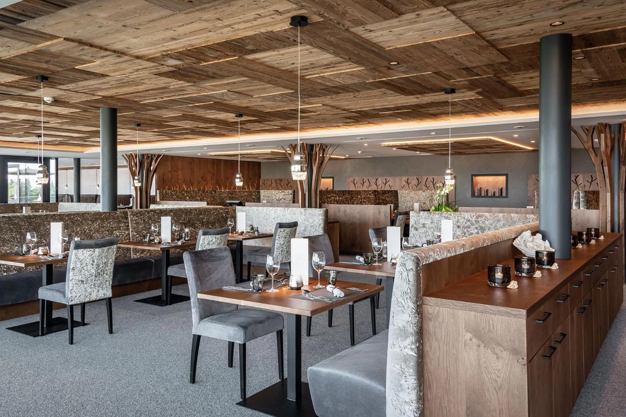 Restaurant/places to eat in Hotel Edelweiss