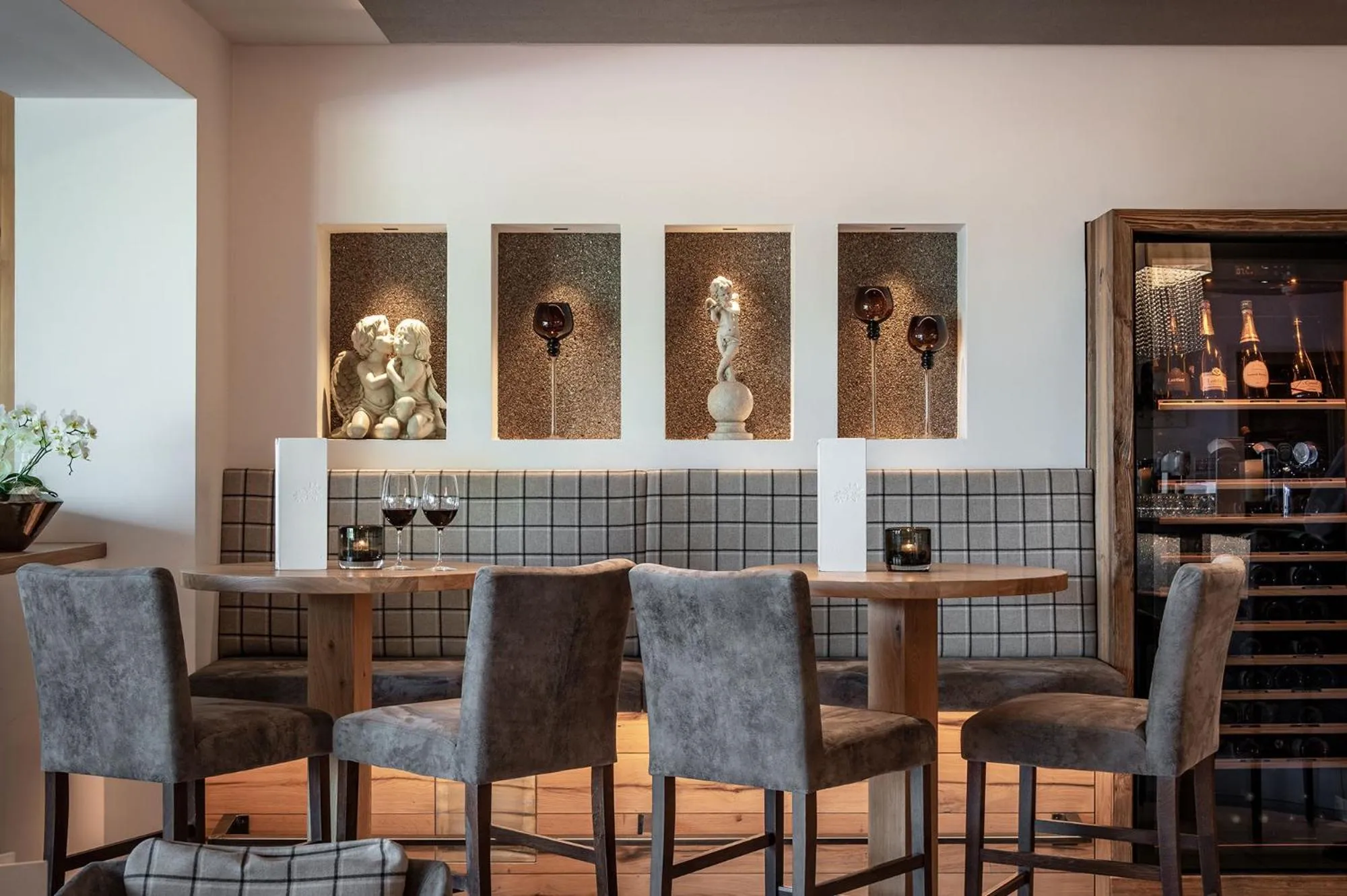 Lounge or bar in Hotel Edelweiss