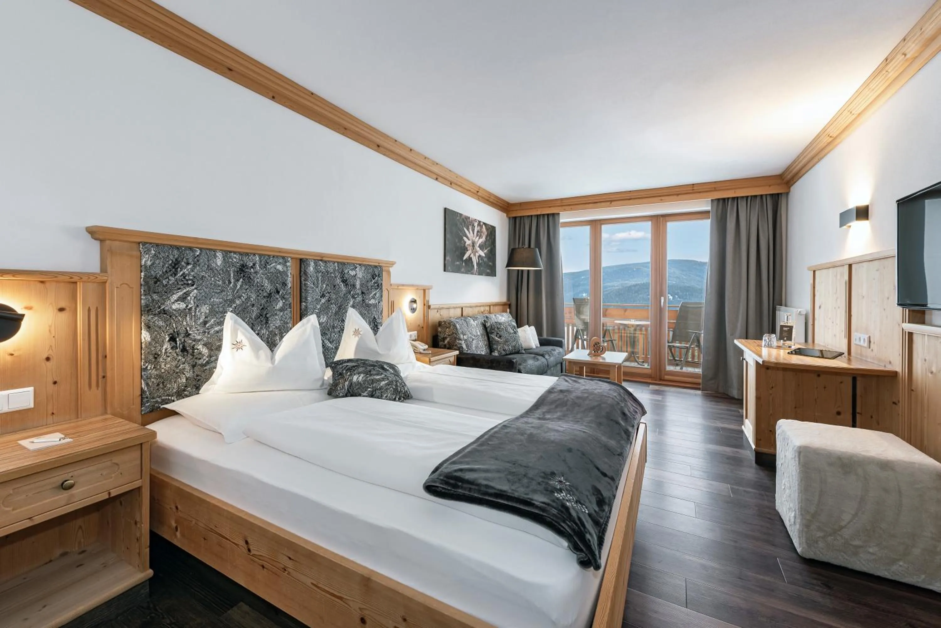 Bed in Hotel Edelweiss