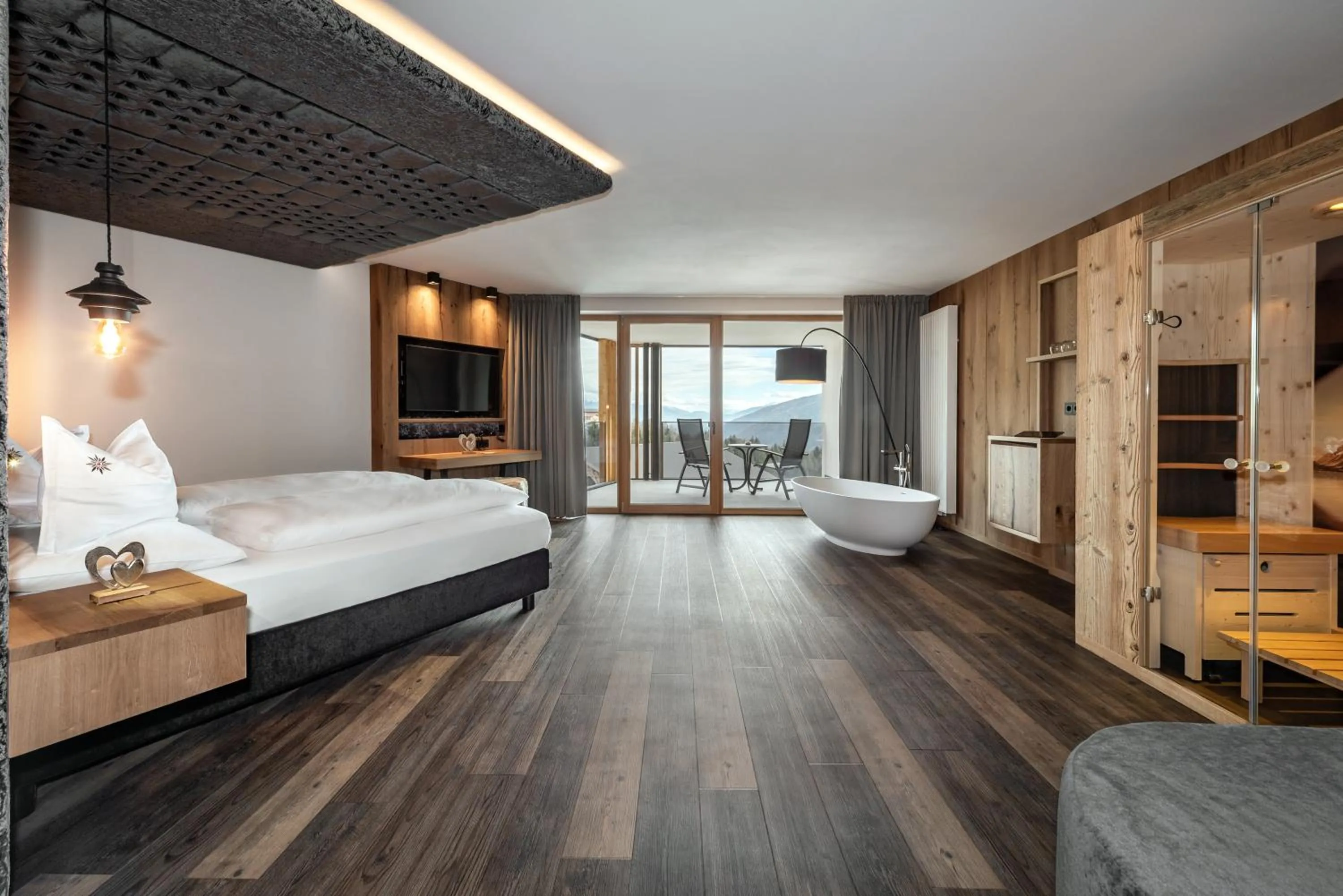 Bed in Hotel Edelweiss