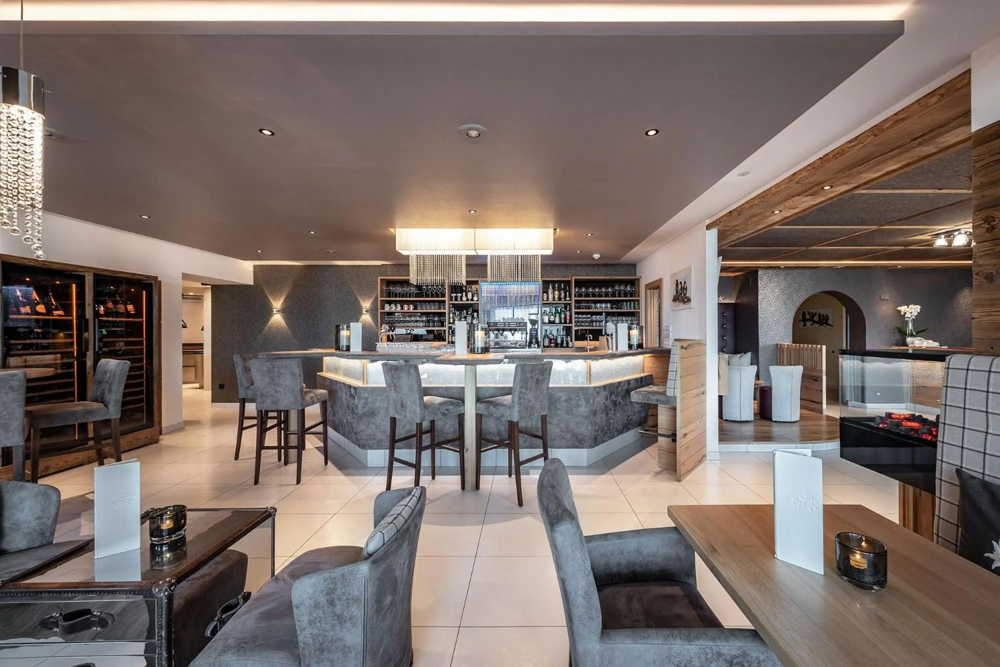 Lounge or bar in Hotel Edelweiss