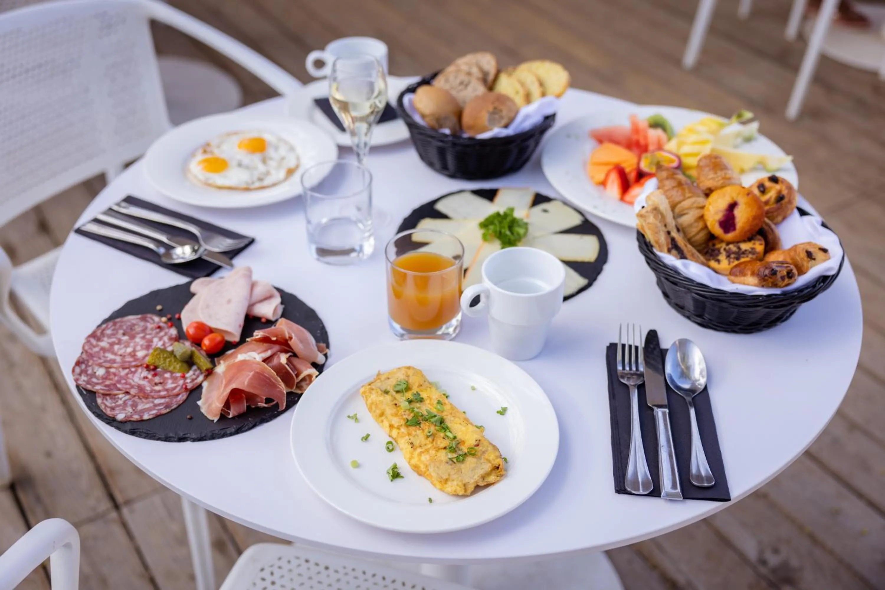 Breakfast in Ness by D-Ocean