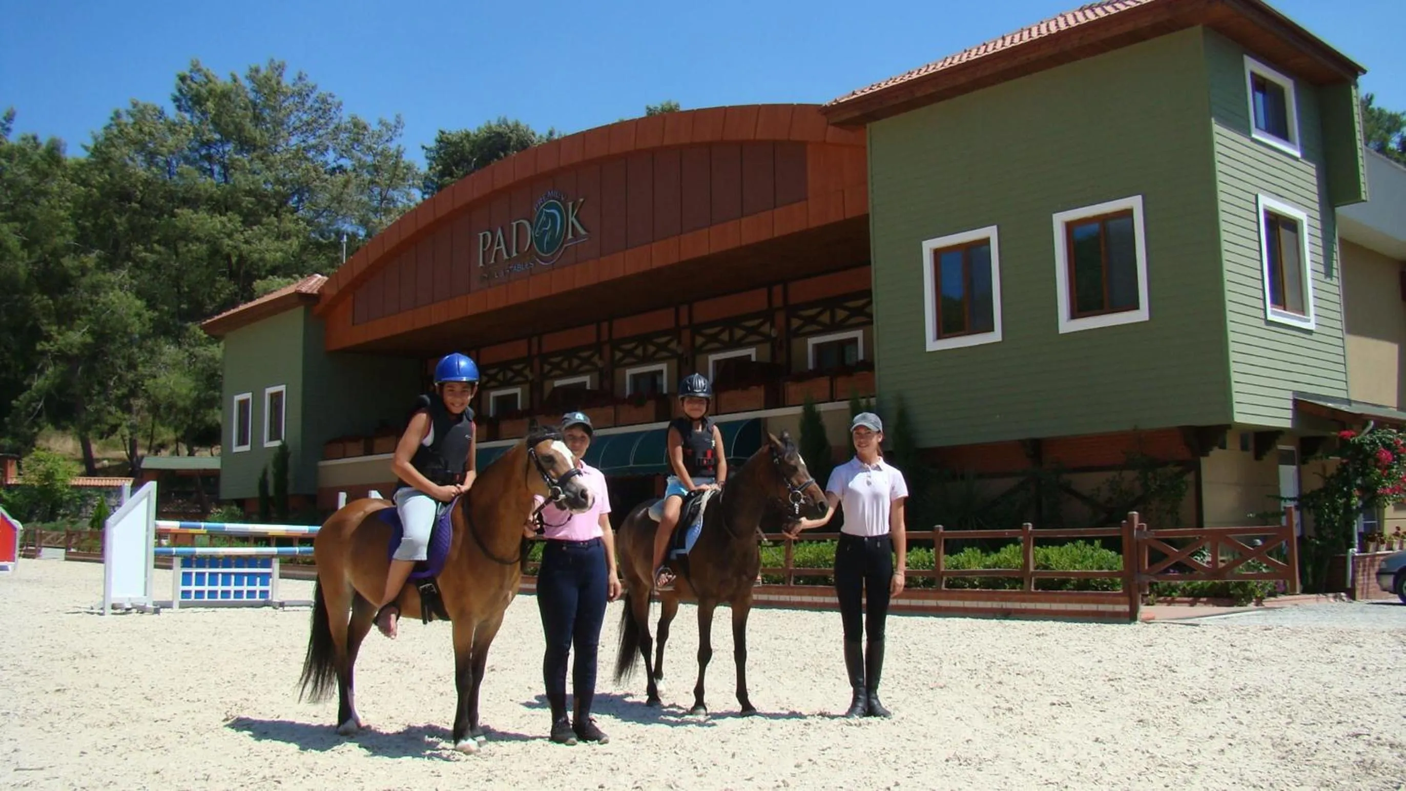 Horse-riding in Padok Premium Hotel & Stables