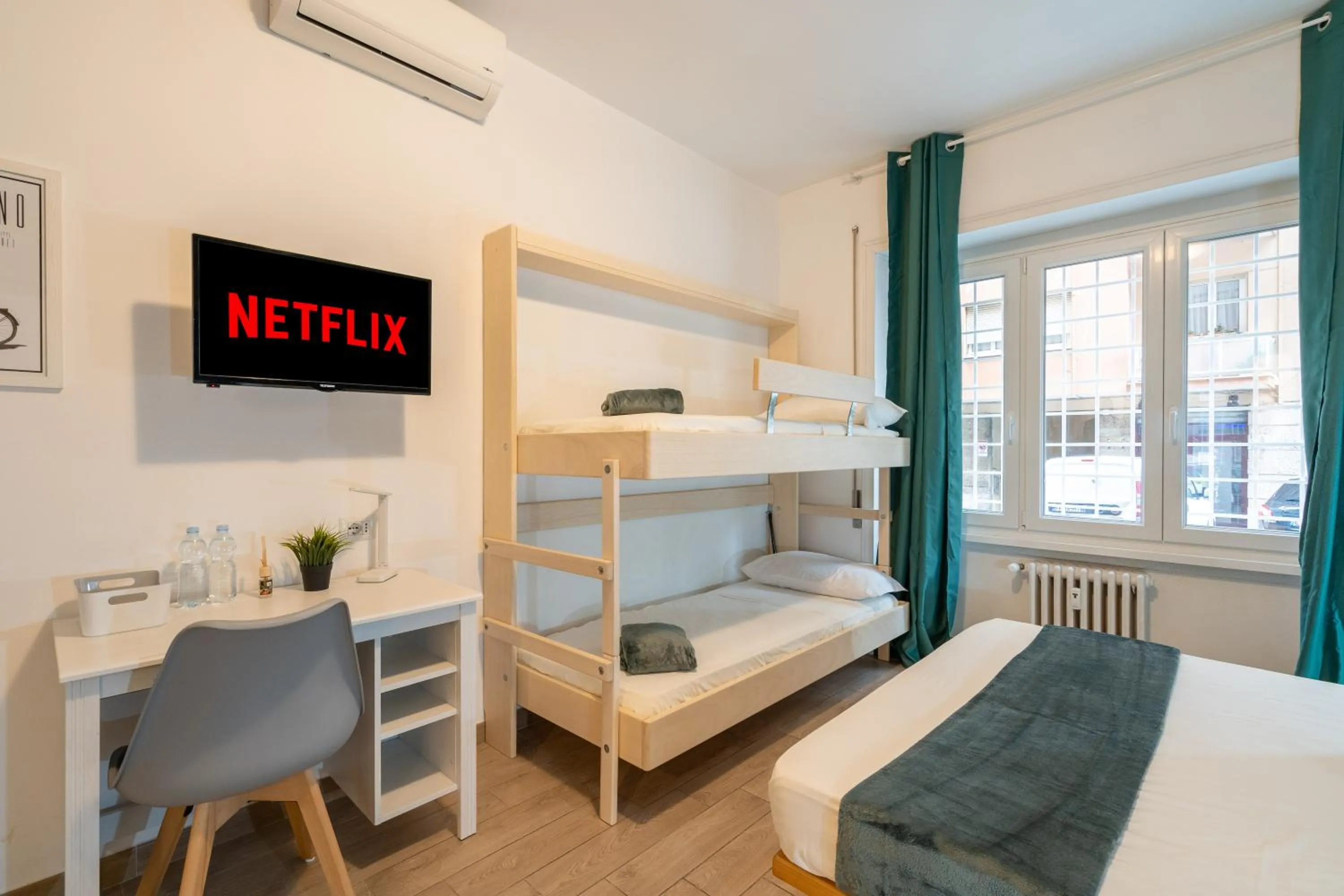 Communal lounge/ TV room, Bed in VaticanRome GUESTHOUSE