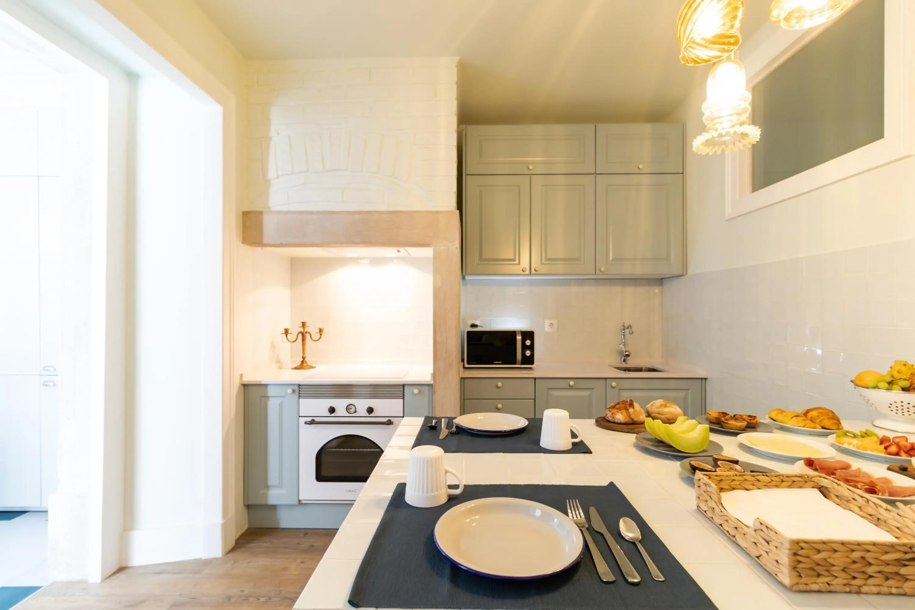 Dining area in 1898 Home & Suites