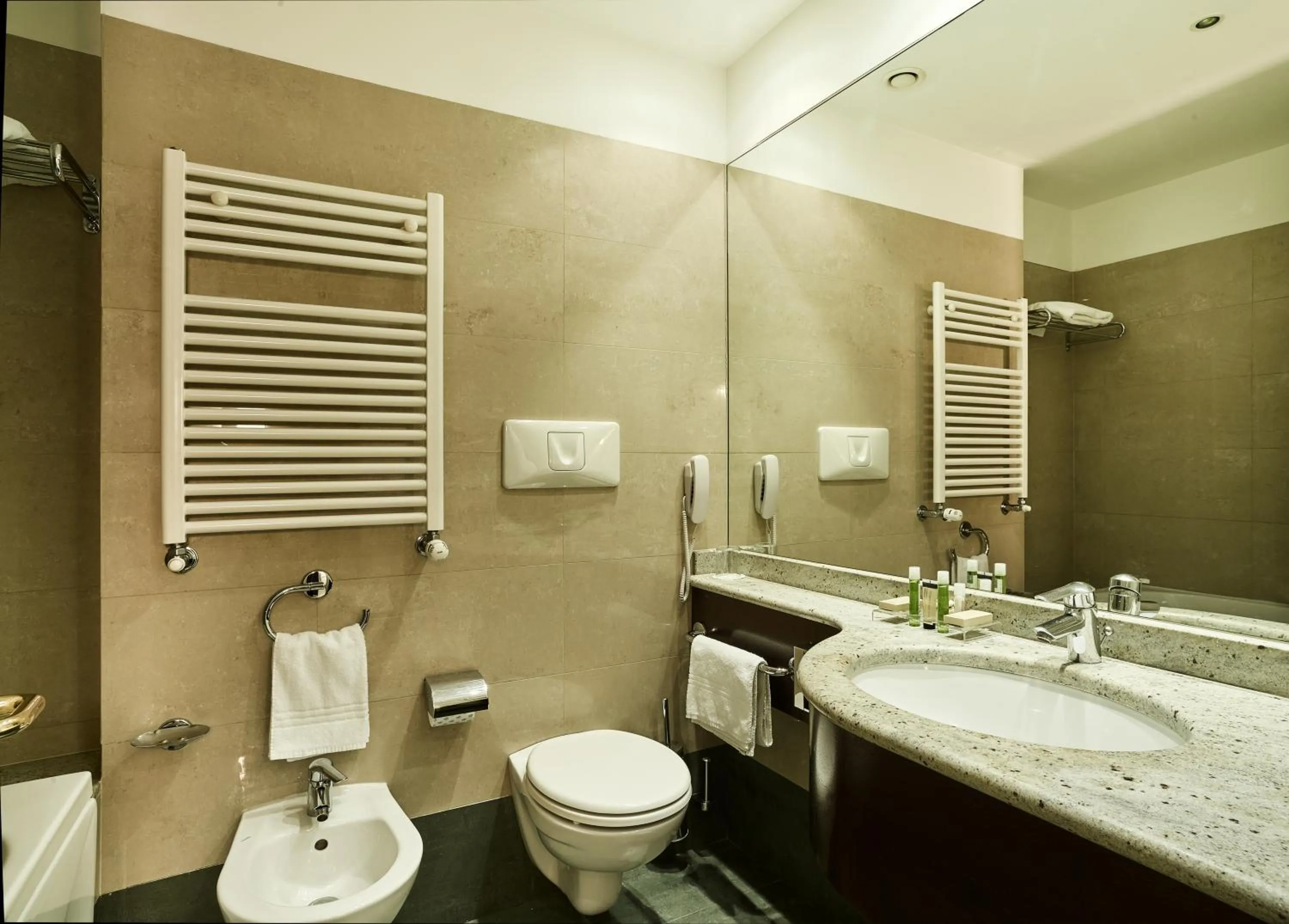 Bathroom in Meditur Hotel Bologna