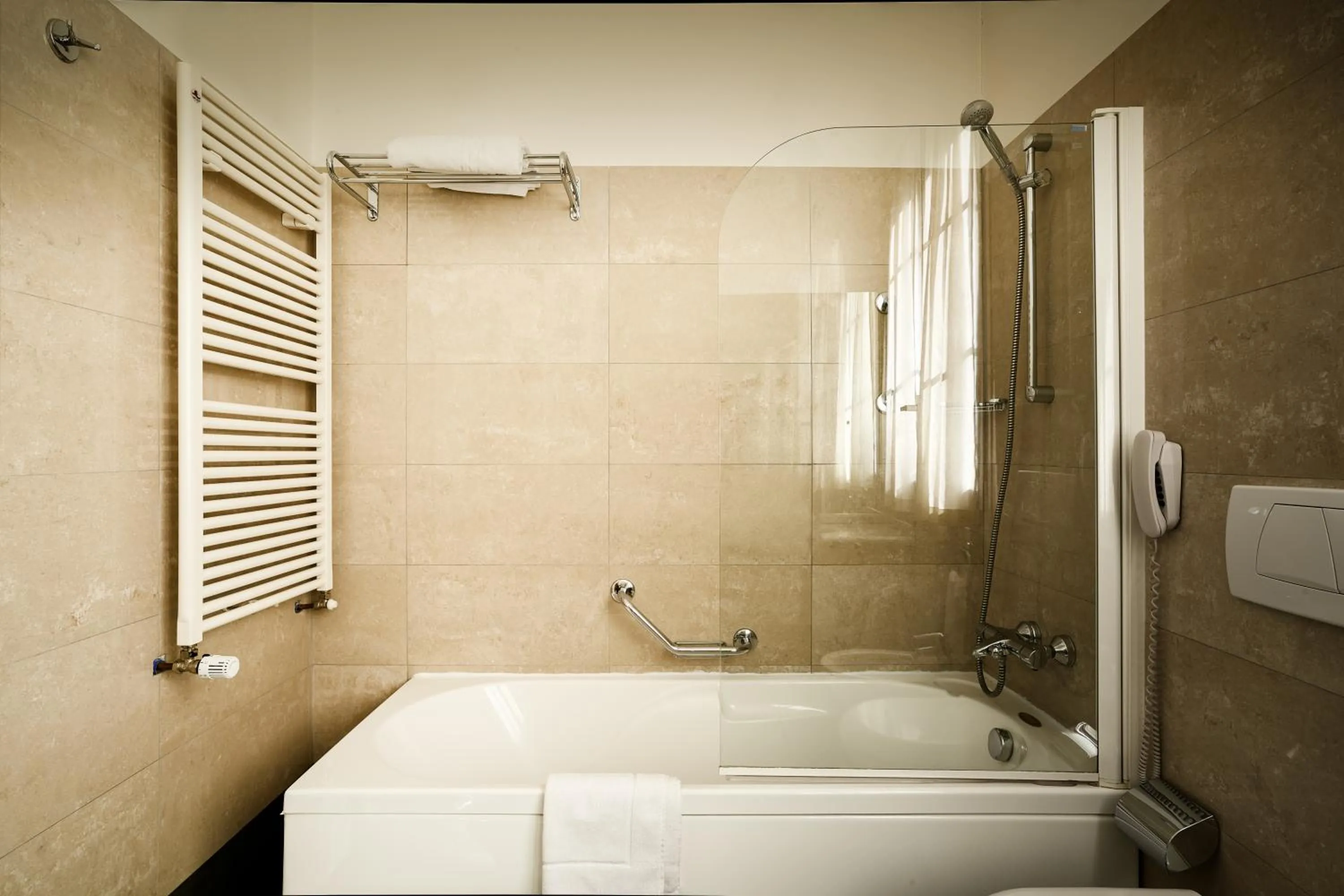 Bathroom in Meditur Hotel Bologna