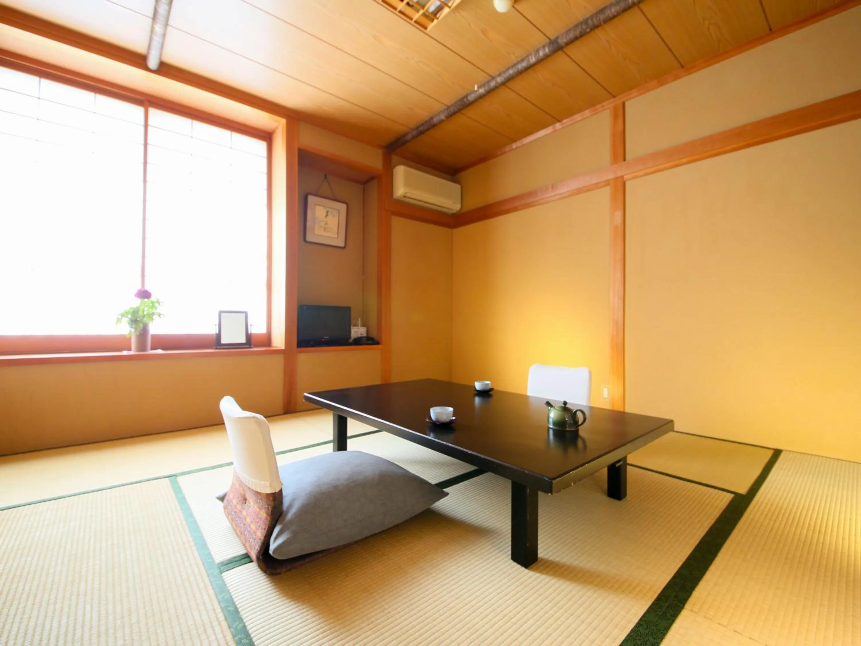 Photo of the whole room, Bed in Fukashiso