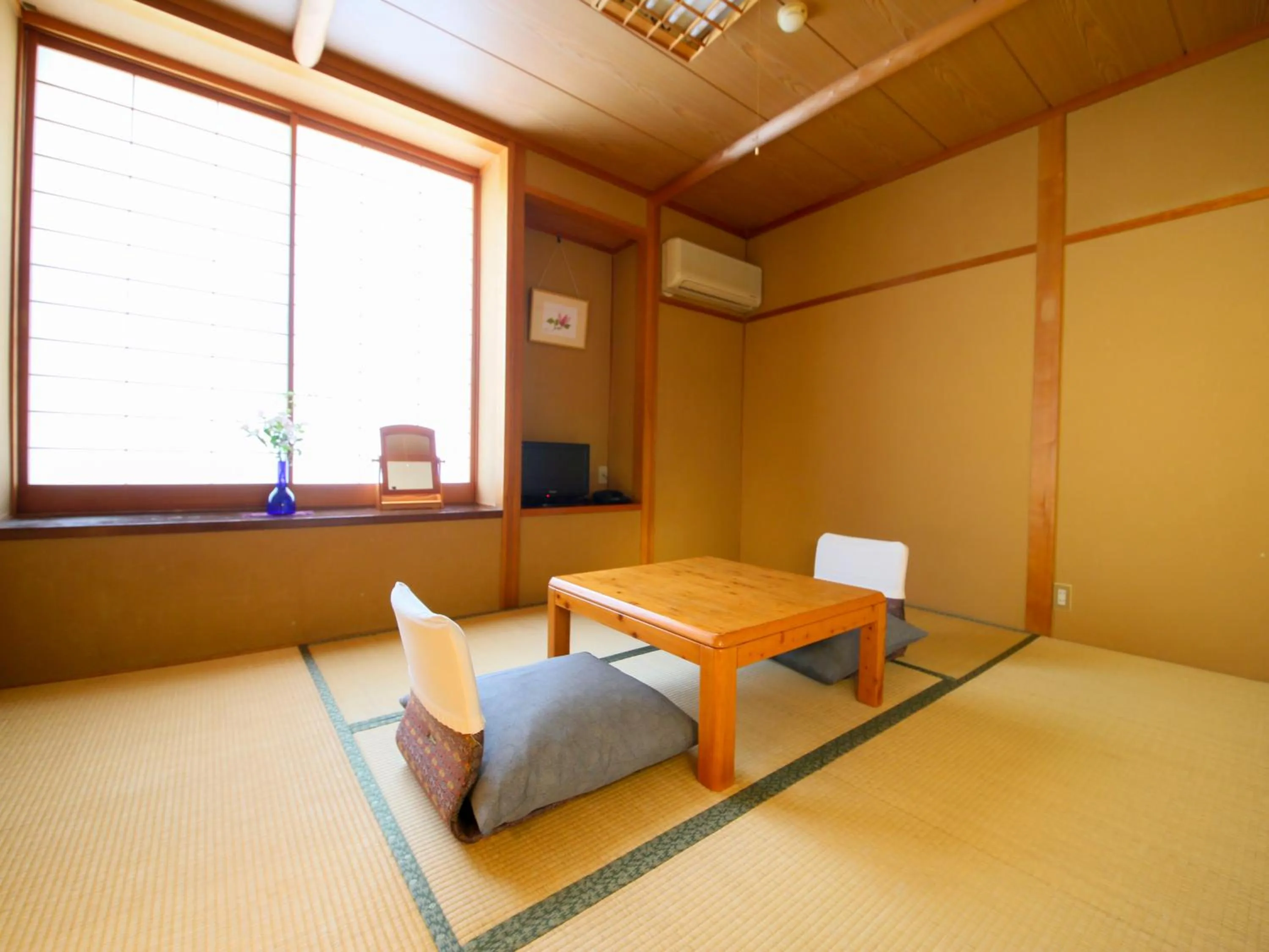 Photo of the whole room, Bed in Fukashiso