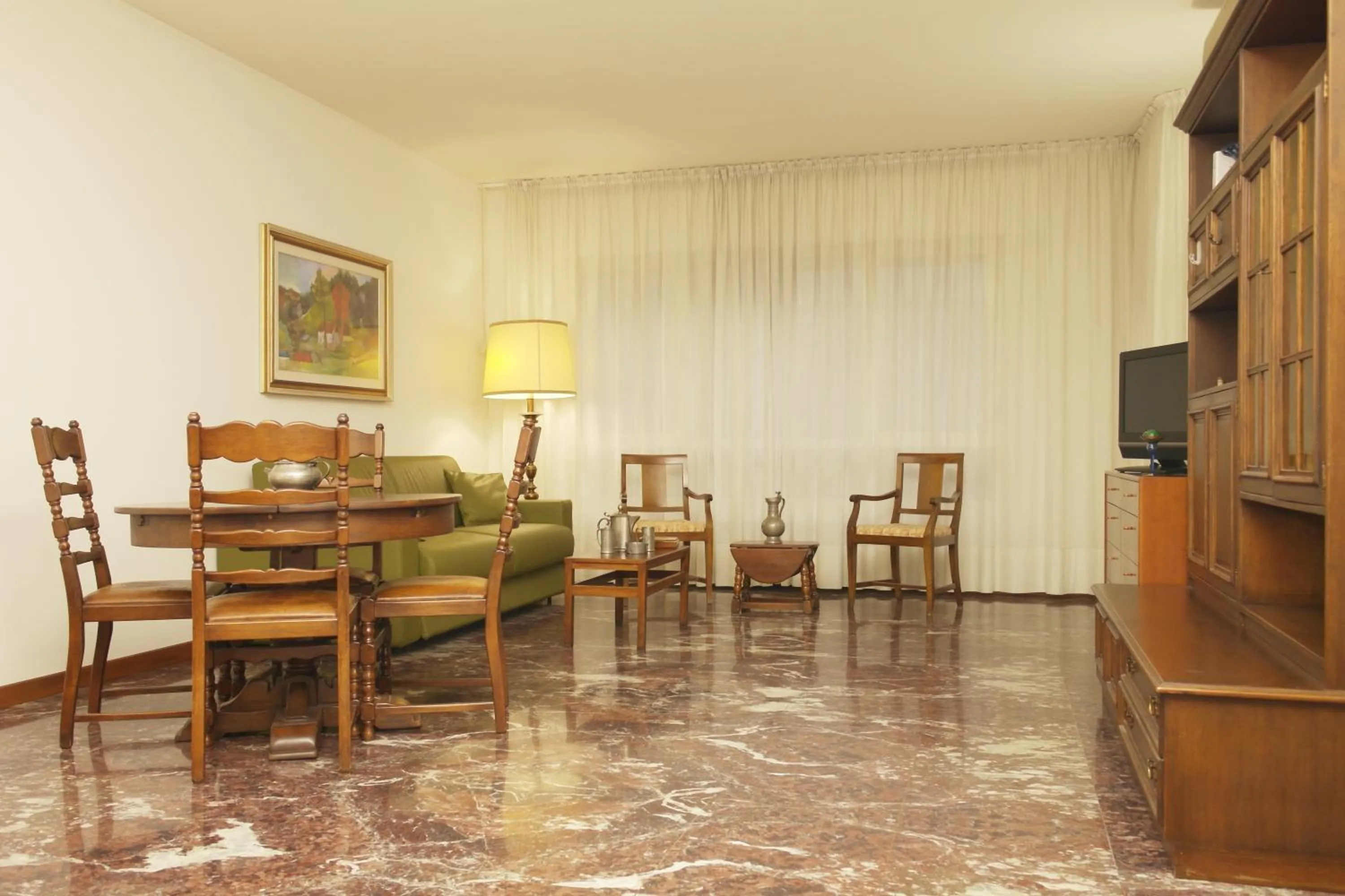 Communal lounge/ TV room in Rosa Garden B&B