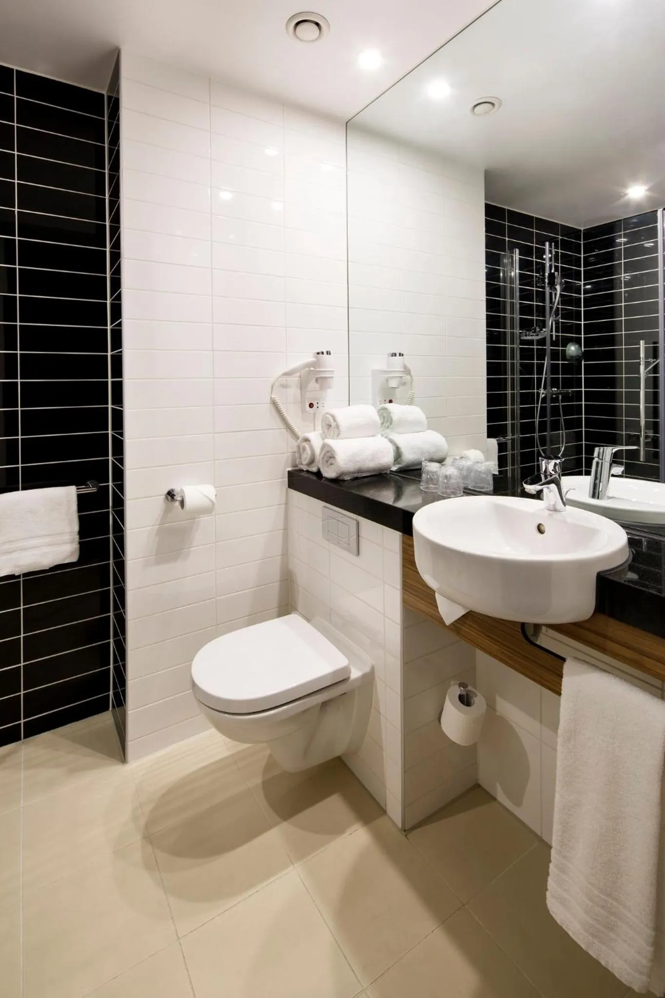 Bathroom in Holiday Inn Express Amsterdam - South by IHG