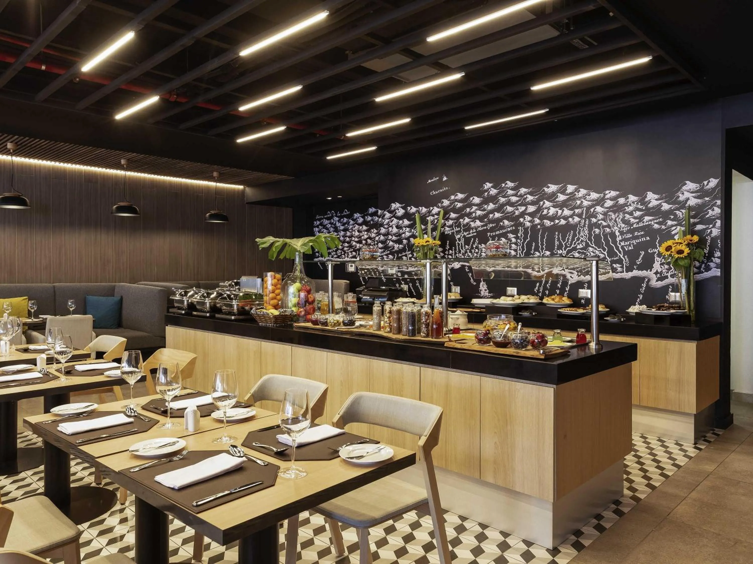 Restaurant/places to eat in Novotel Santiago Providencia