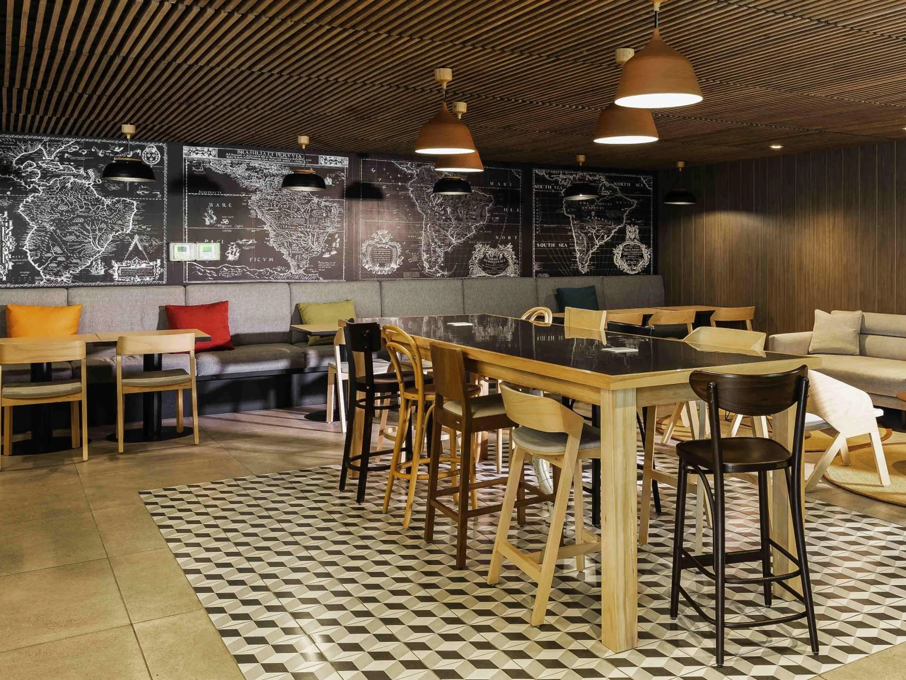 Lounge or bar in Novotel Santiago Providencia