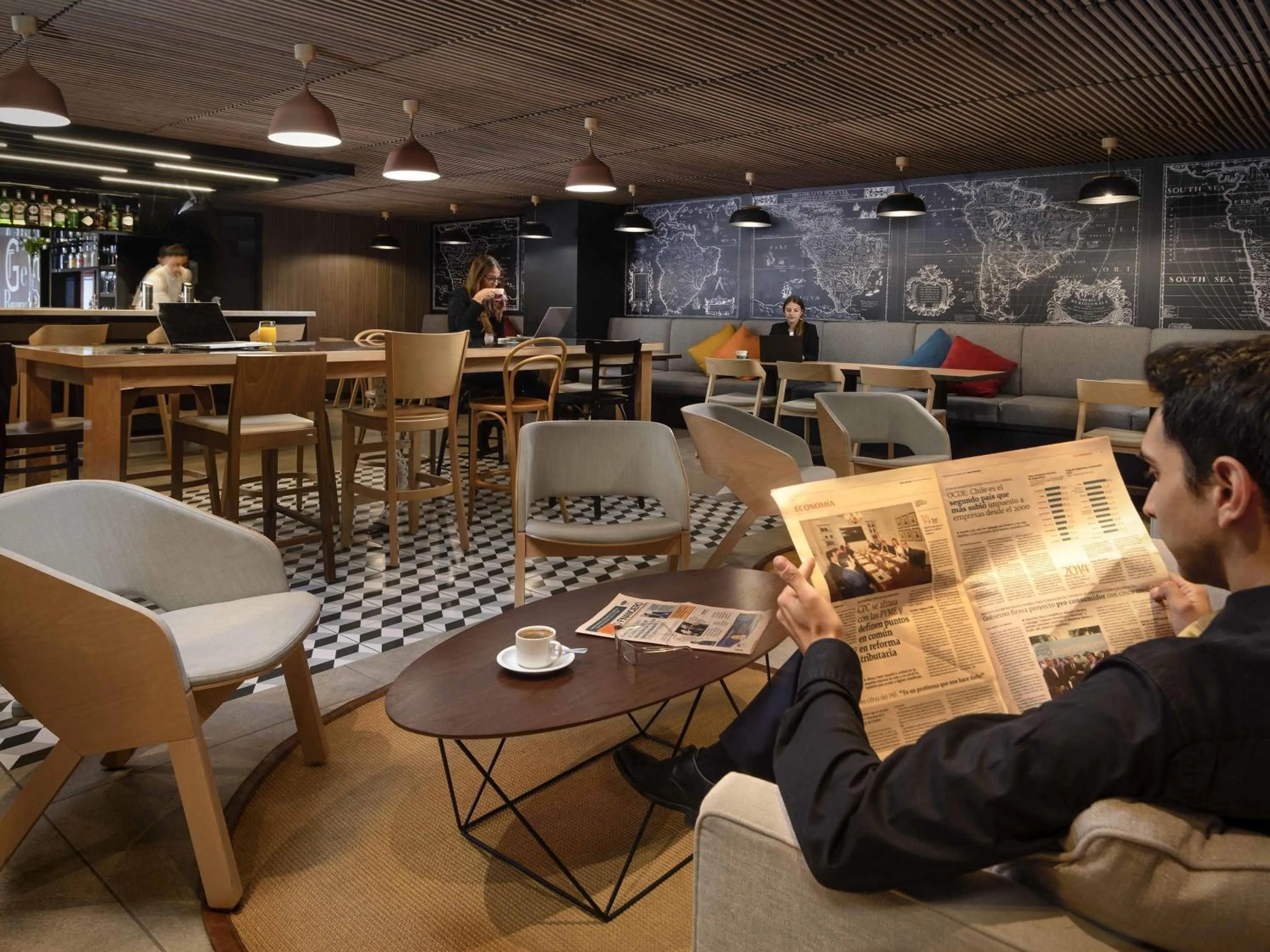 Lounge or bar in Novotel Santiago Providencia