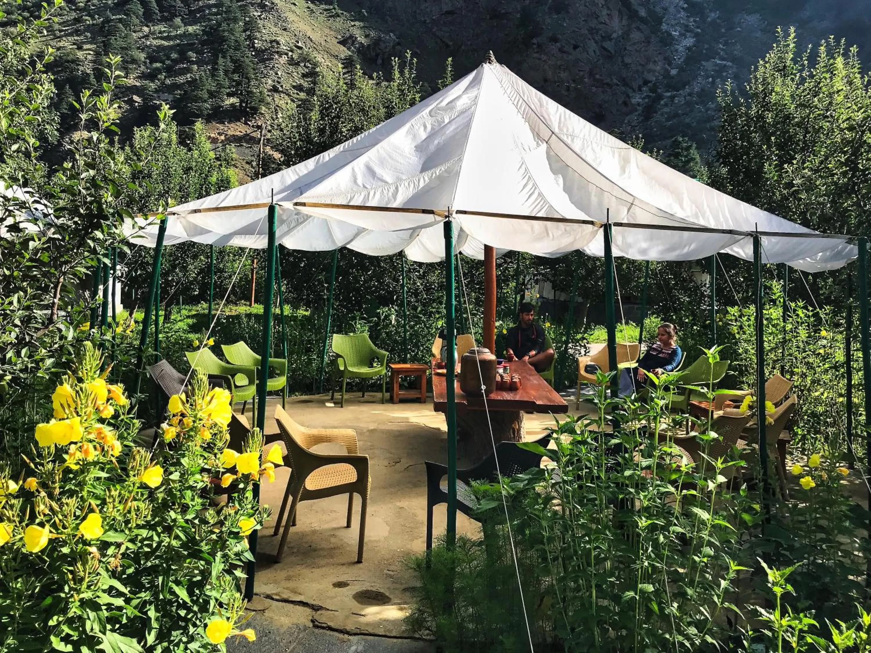 Restaurant/places to eat in Banjara Camp and Retreat Sangla