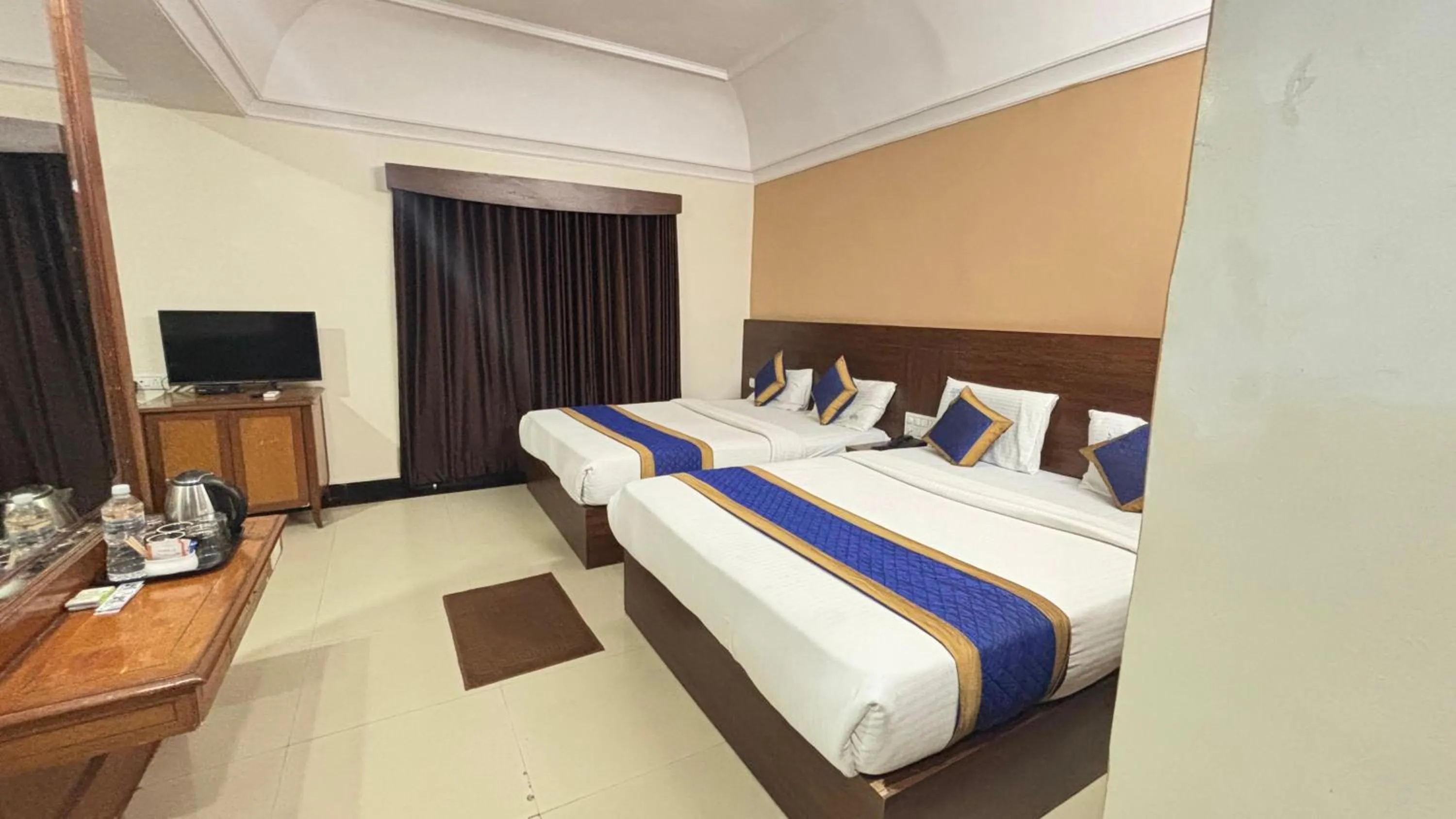 Bed in Hotel Chetan International