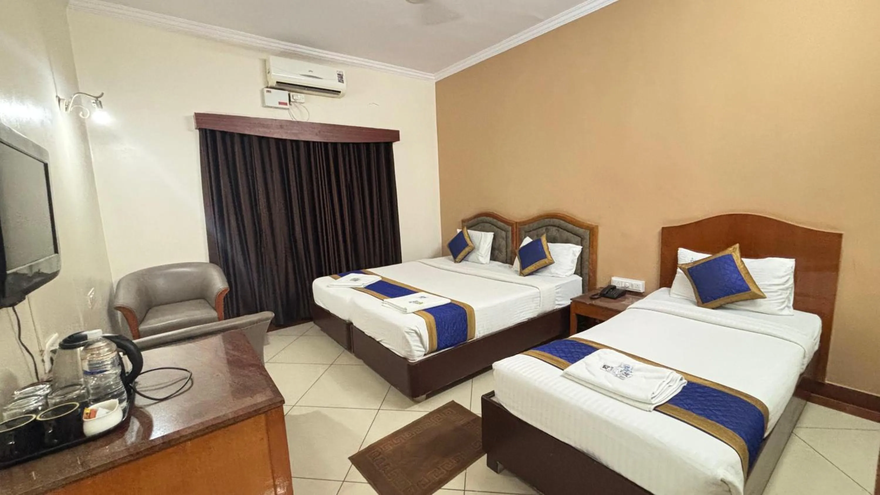 Bed in Hotel Chetan International