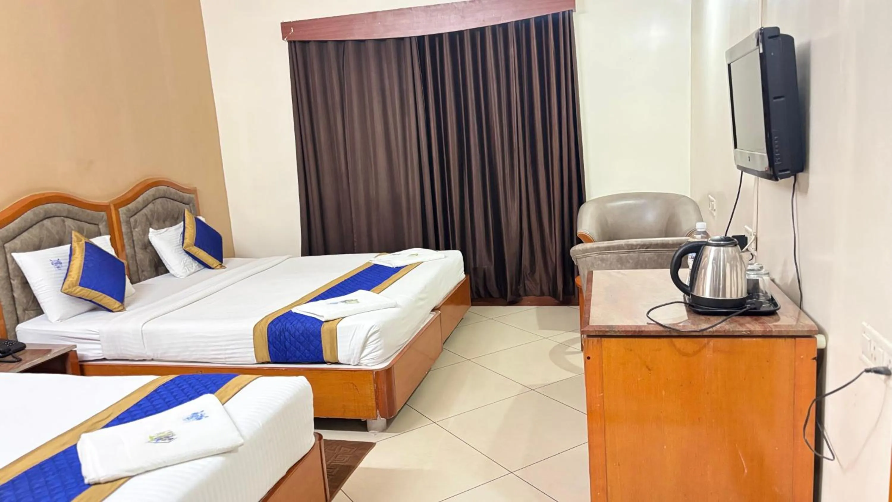 TV and multimedia, Bed in Hotel Chetan International