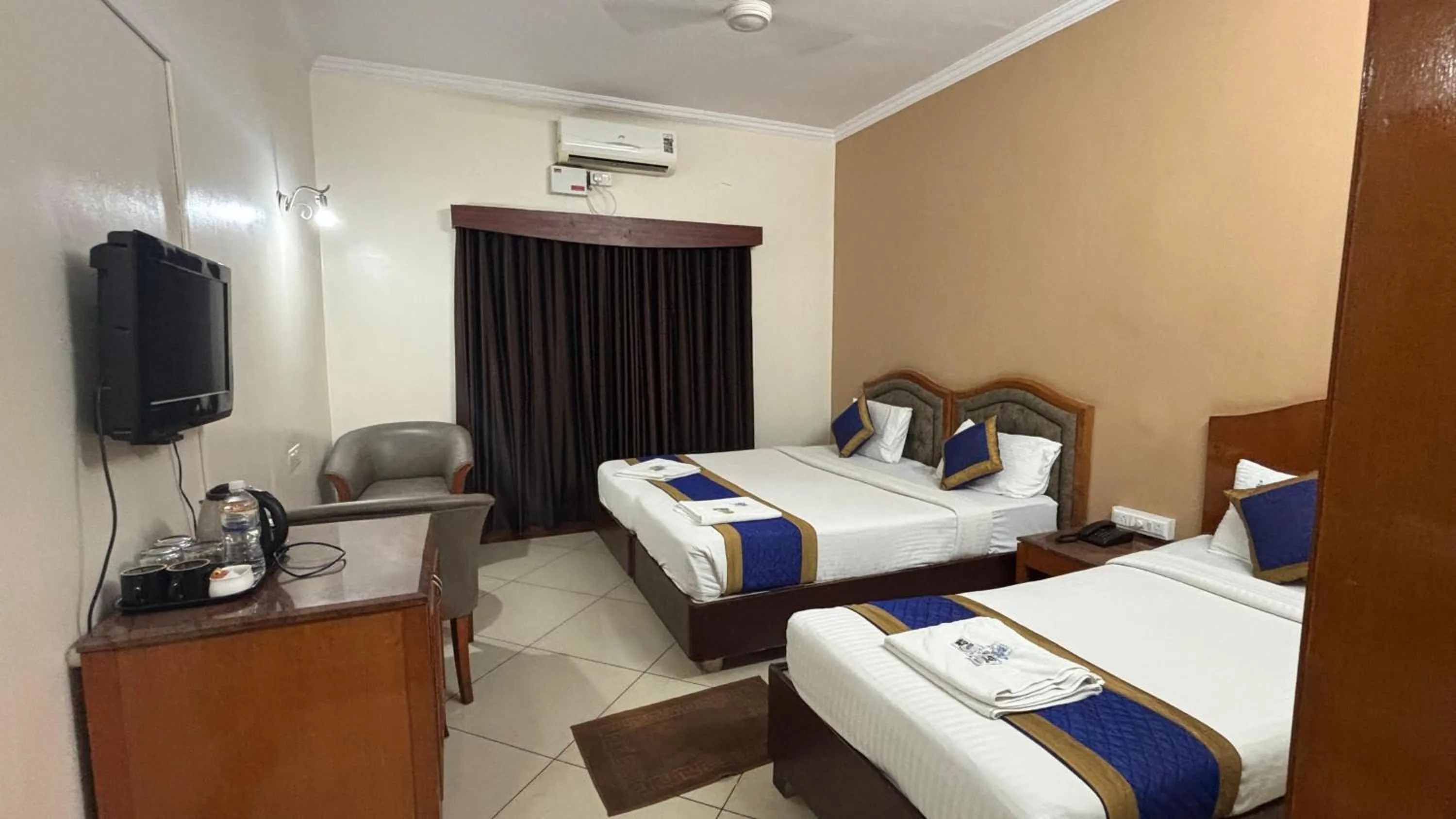 Bed in Hotel Chetan International