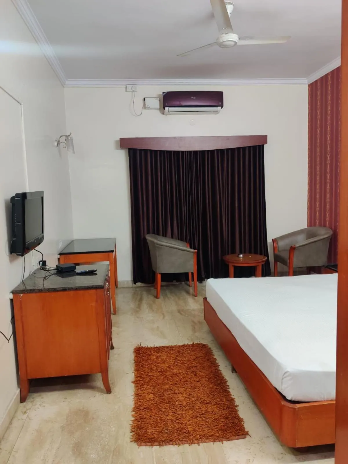 TV and multimedia, Bed in Hotel Chetan International