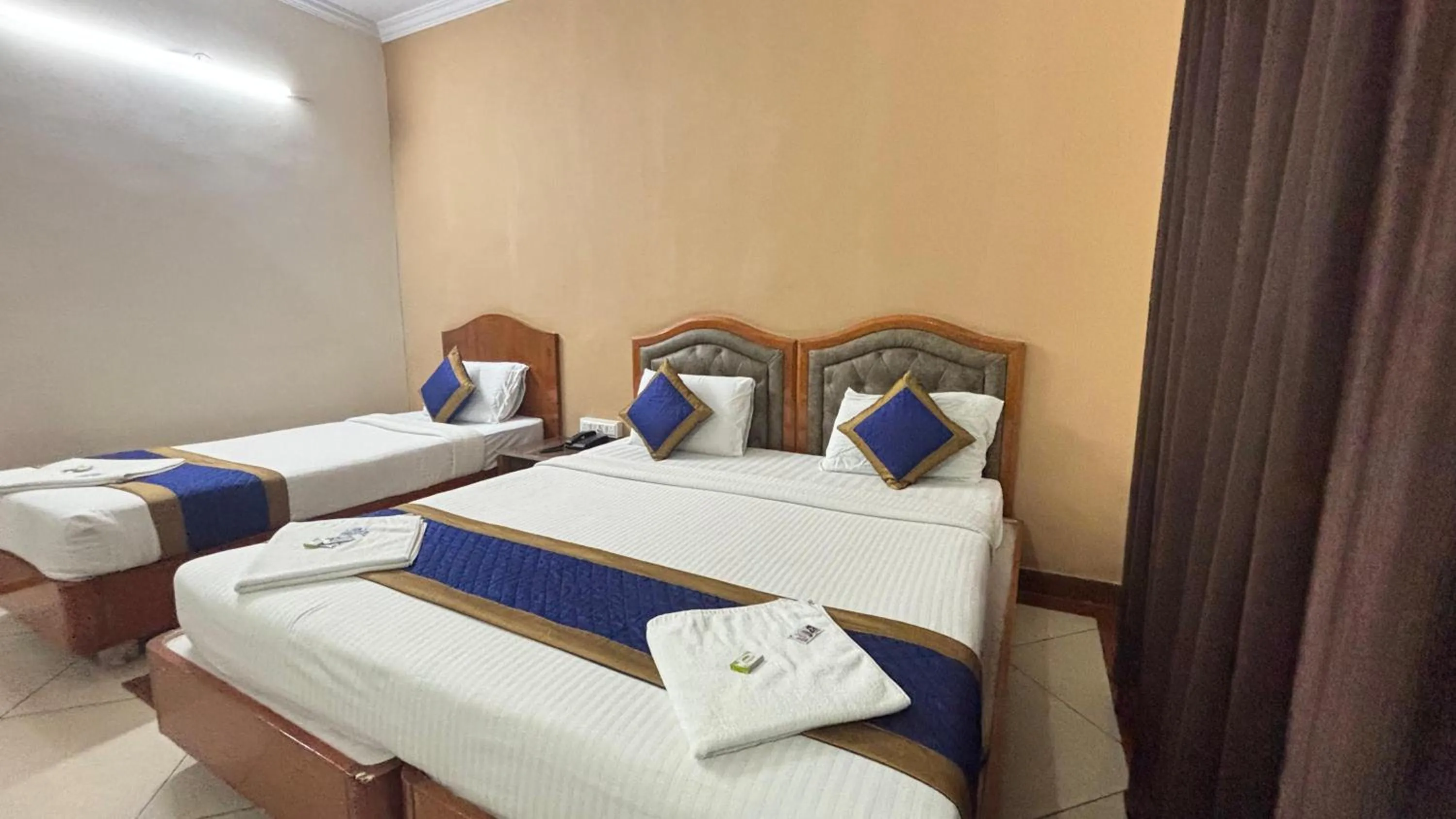 Bed in Hotel Chetan International