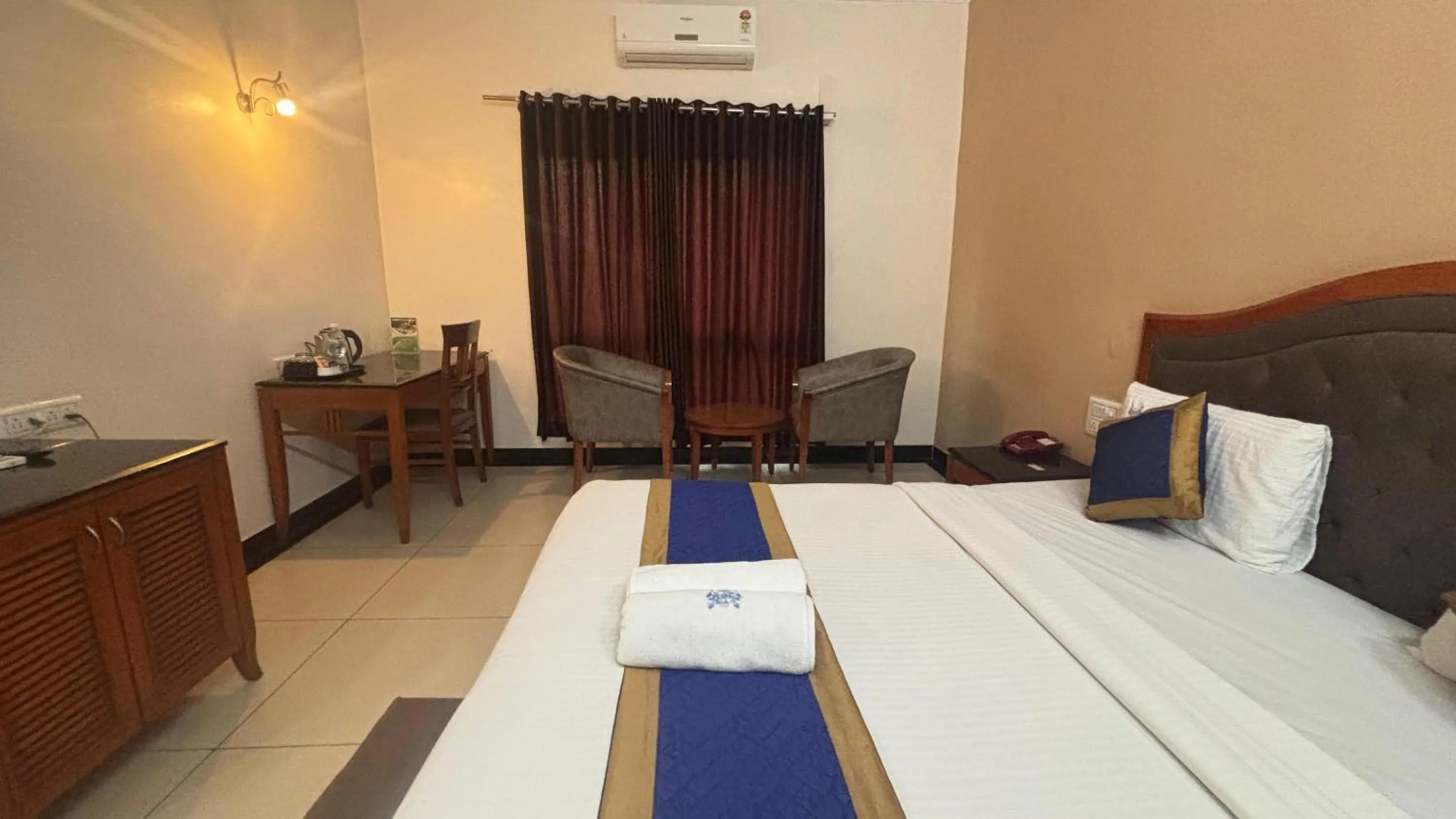 Bed in Hotel Chetan International