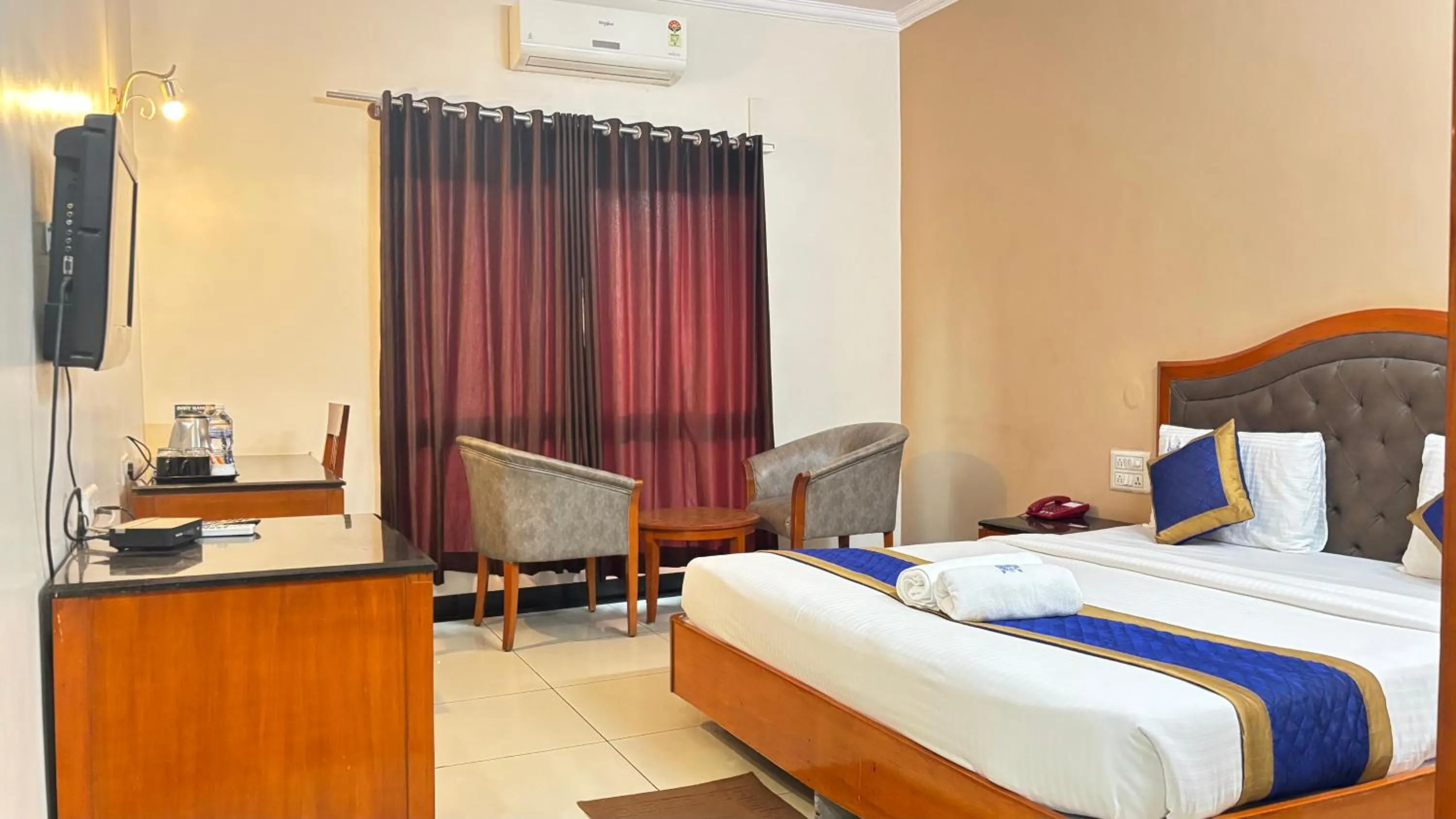 Bed in Hotel Chetan International
