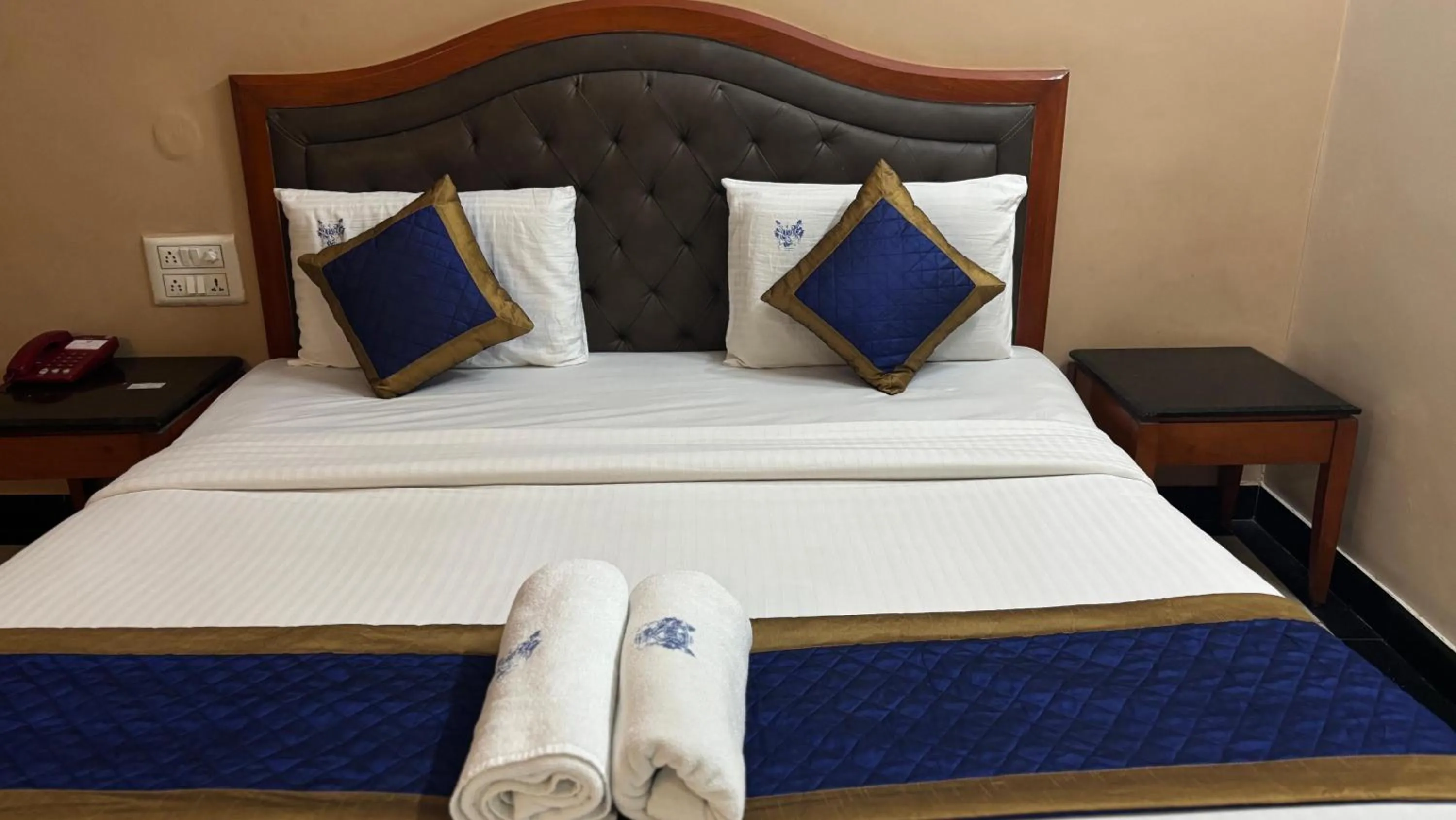 Bed in Hotel Chetan International