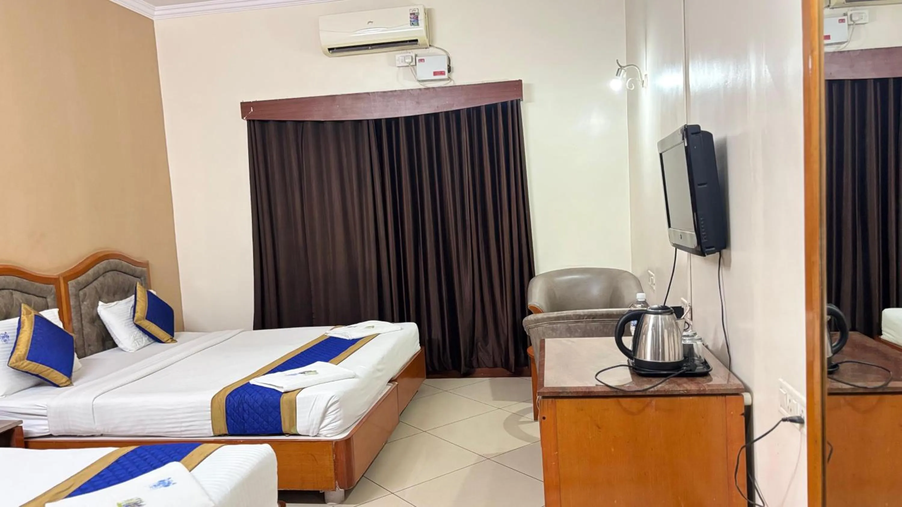 Bed in Hotel Chetan International