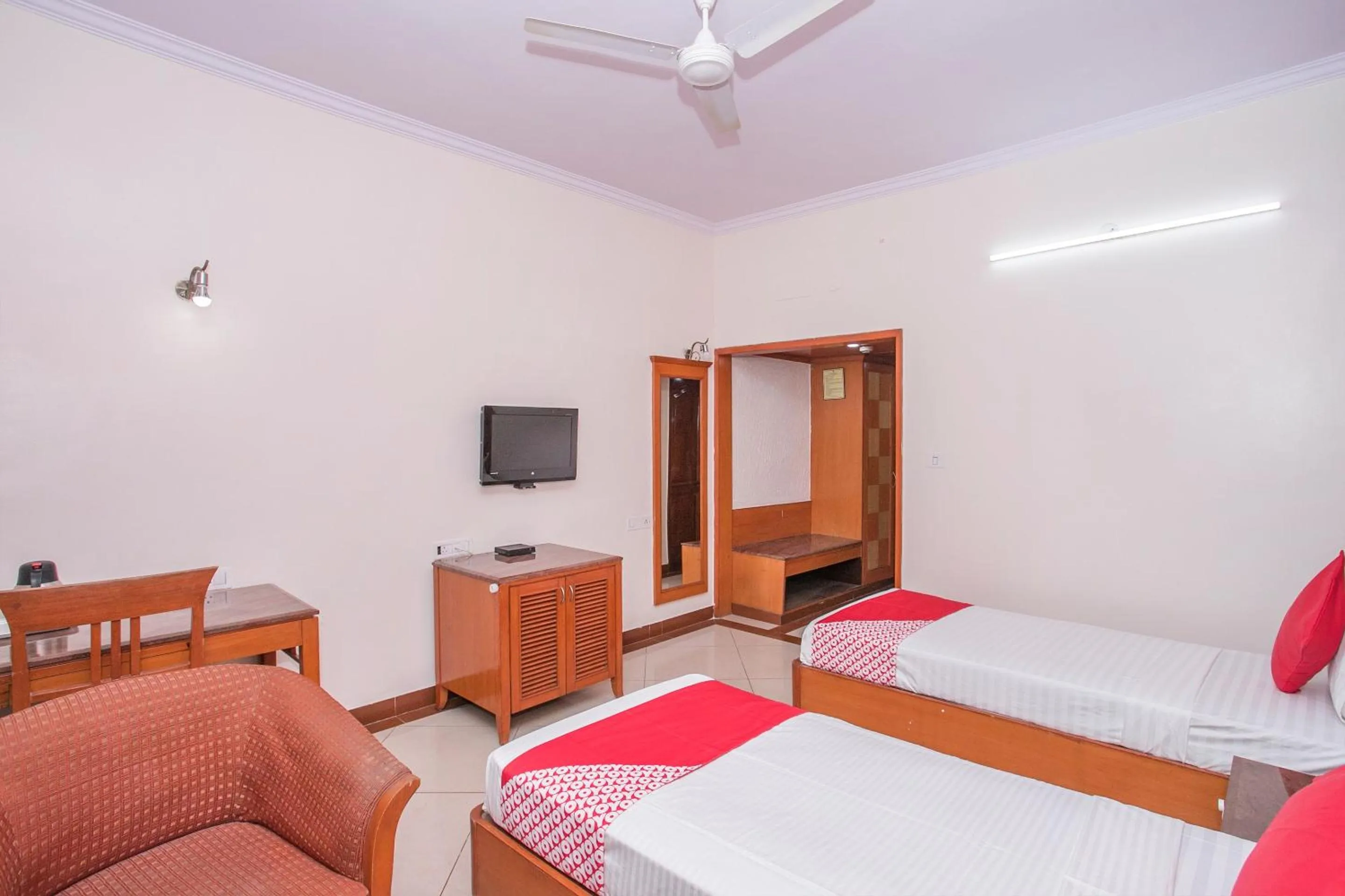 Bedroom, Bed in Hotel Chetan International