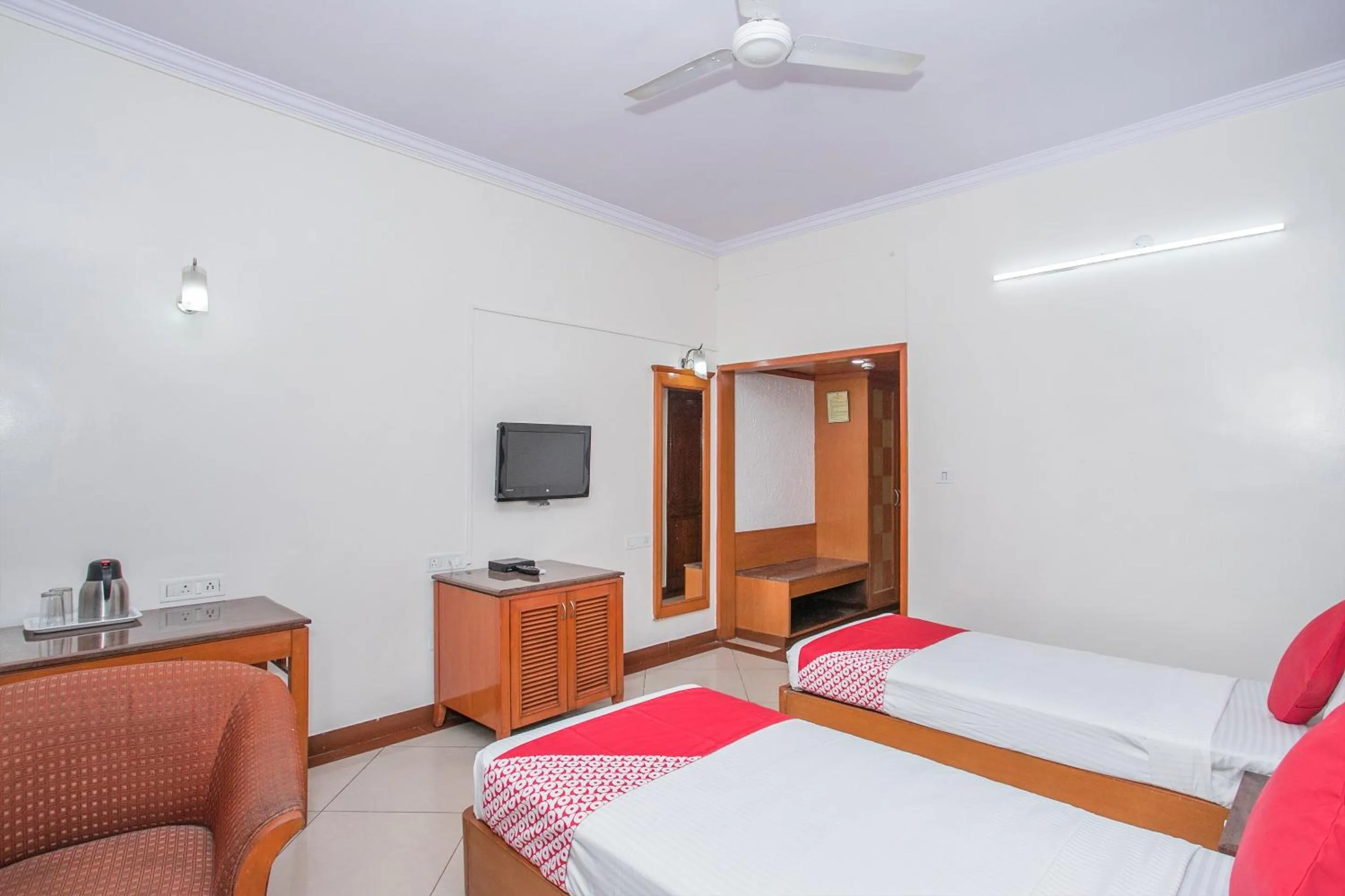 Bedroom, Bed in Hotel Chetan International