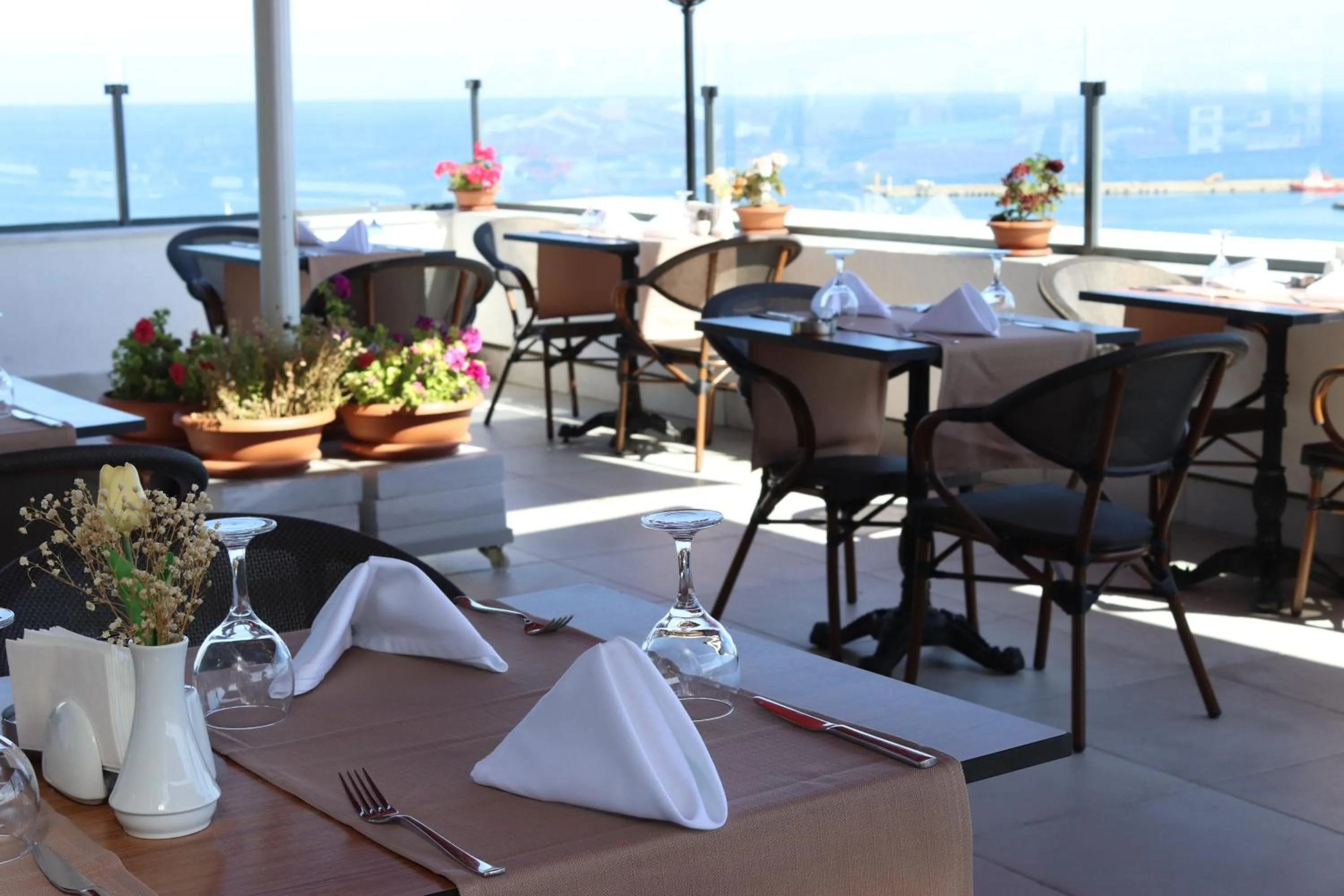 Restaurant/places to eat in DES'OTEL