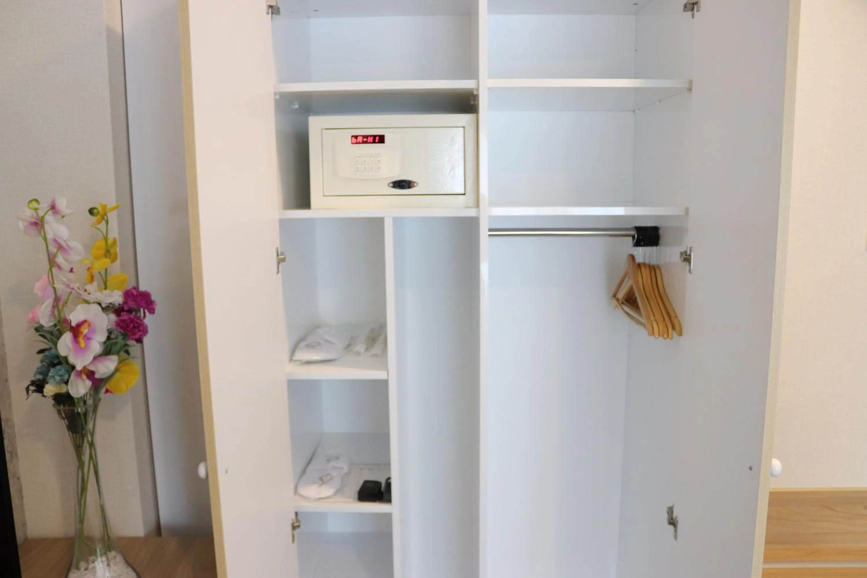 Communal lounge/ TV room in DES'OTEL