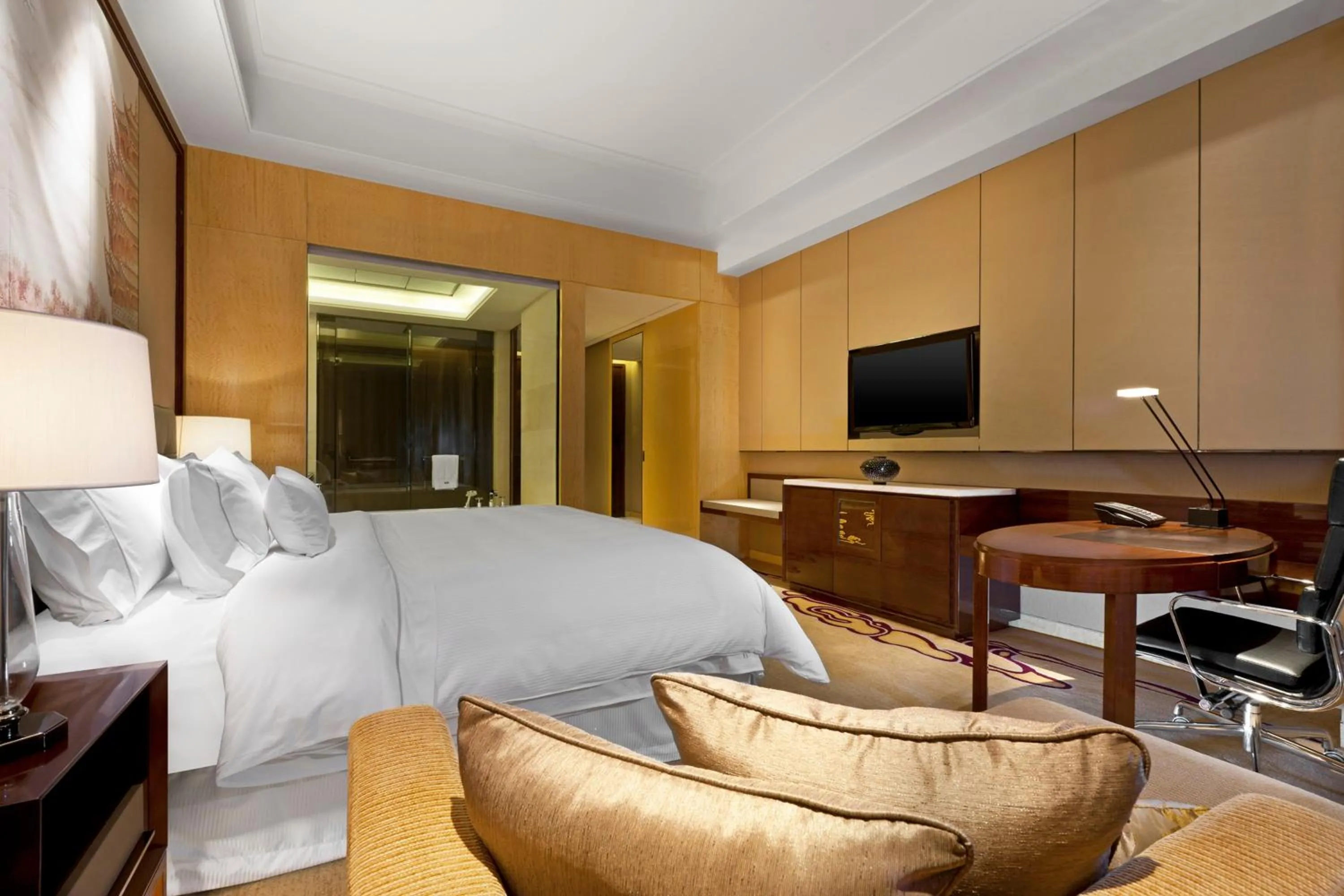 Photo of the whole room, Bed in The Westin Wuhan Wuchang