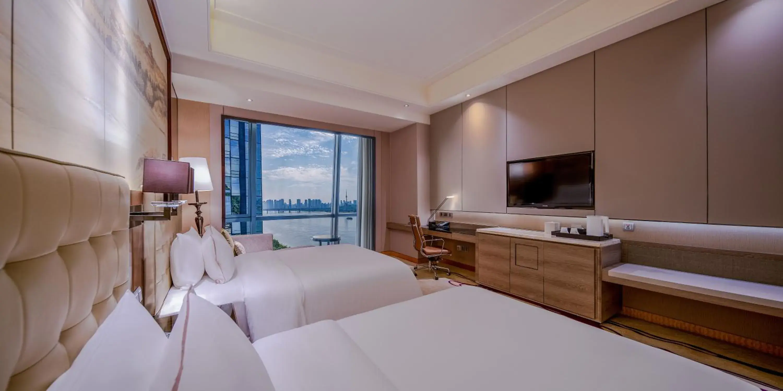 Twin Room with Partial River View in The Westin Wuhan Wuchang Twin Room with Partial River View in The Westin Wuhan Wuchang