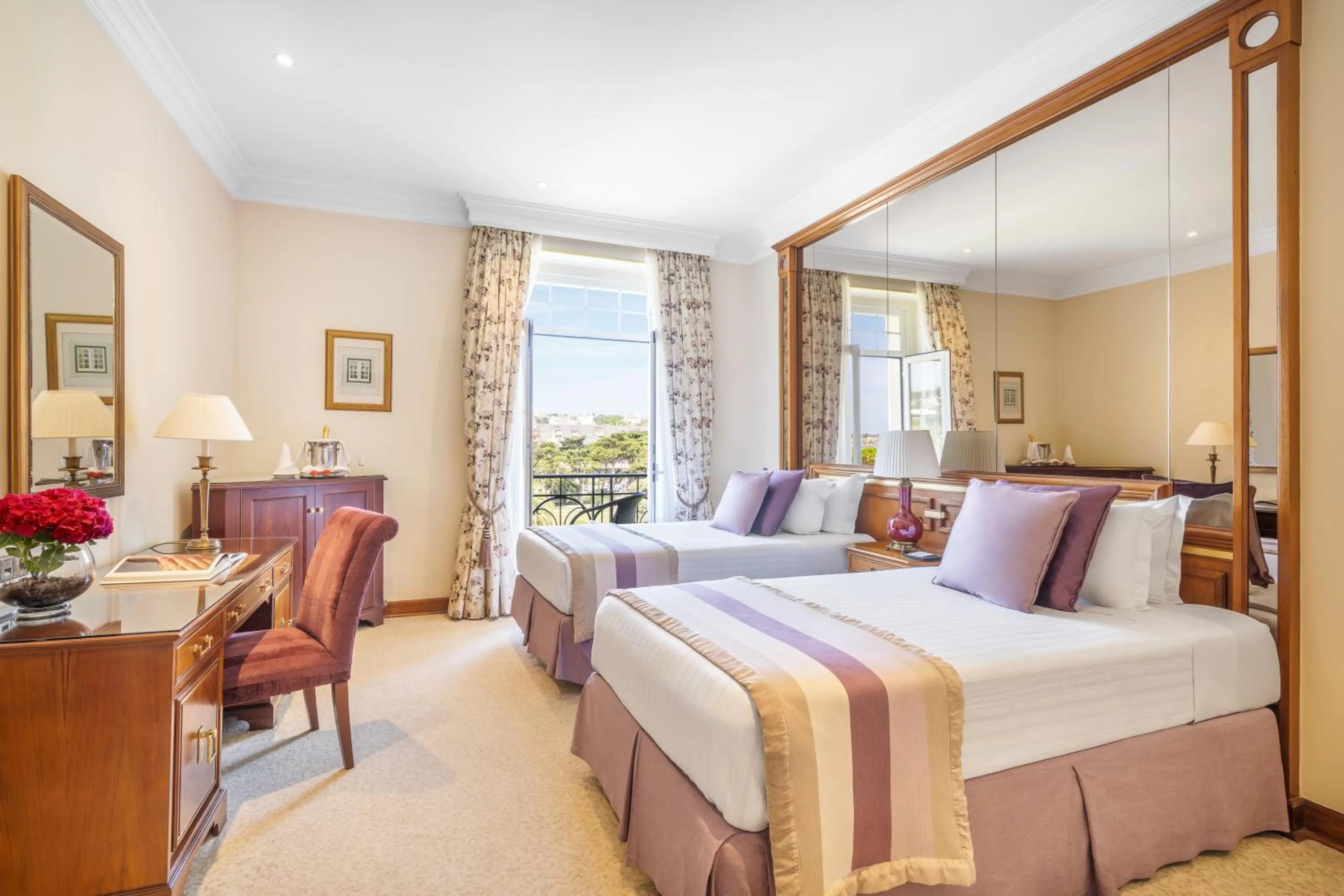 Bedroom, Bed in Palácio Estoril Hotel, Golf & Wellness