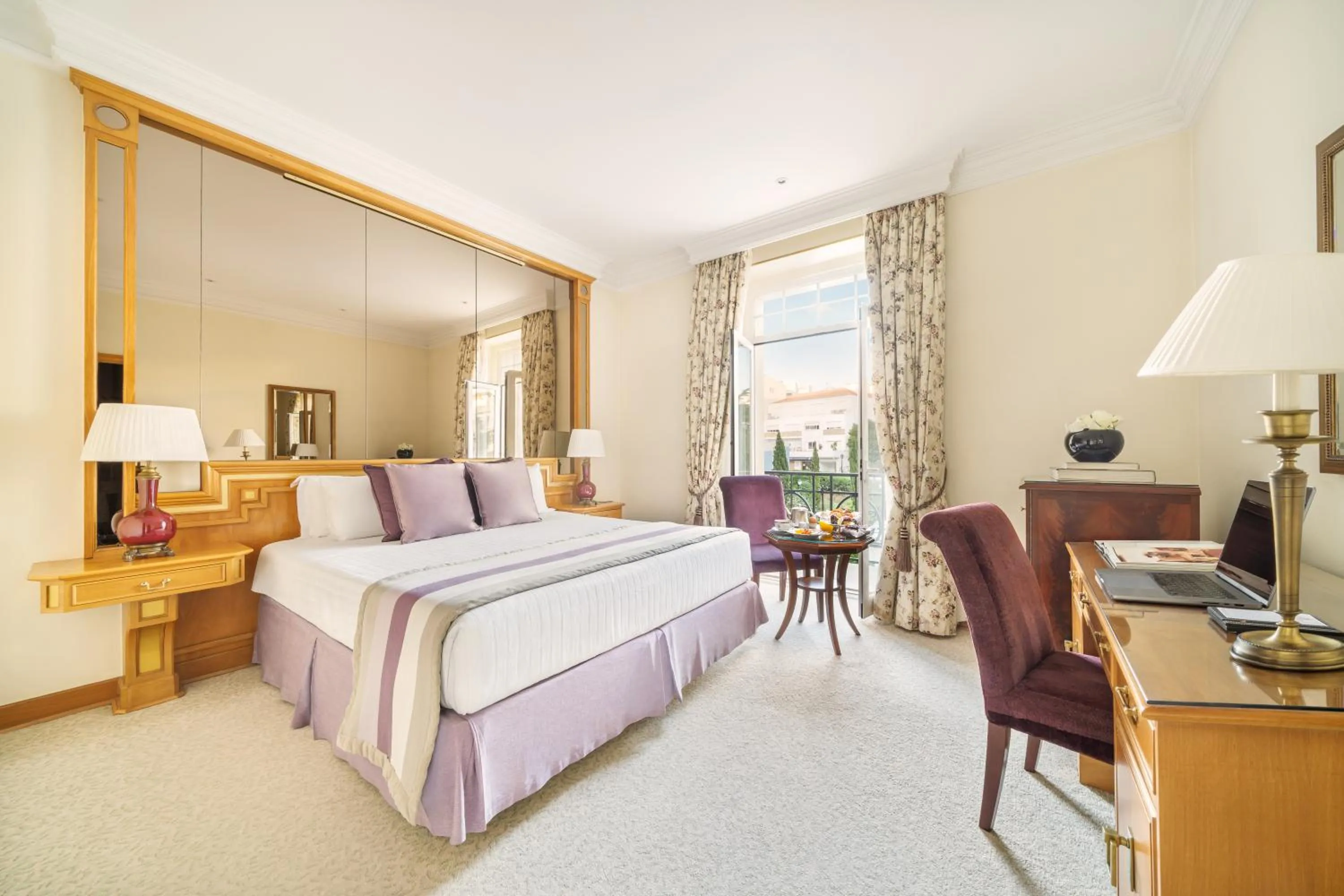 Bedroom, Bed in Palácio Estoril Hotel, Golf & Wellness