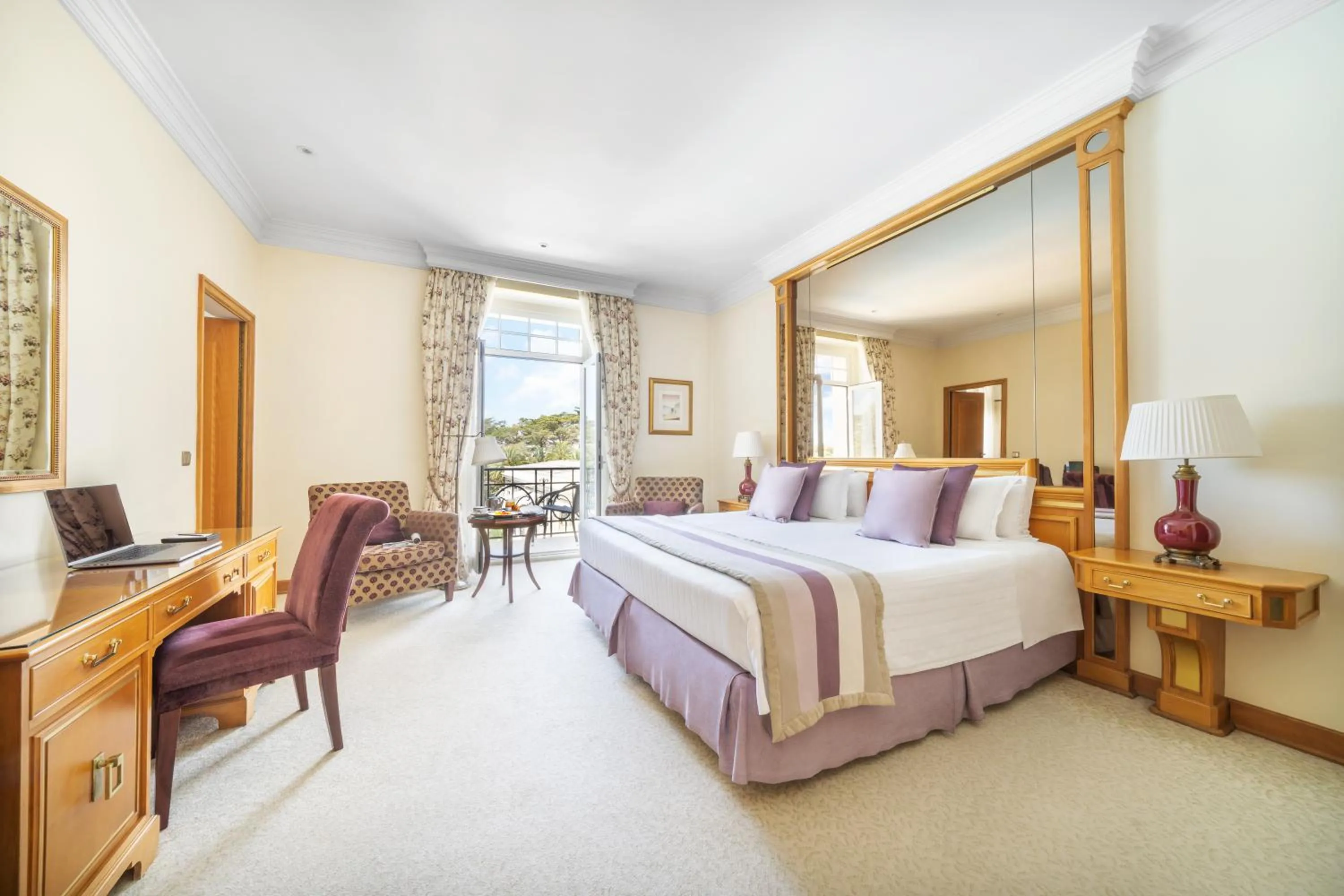 Bedroom, Bed in Palácio Estoril Hotel, Golf & Wellness