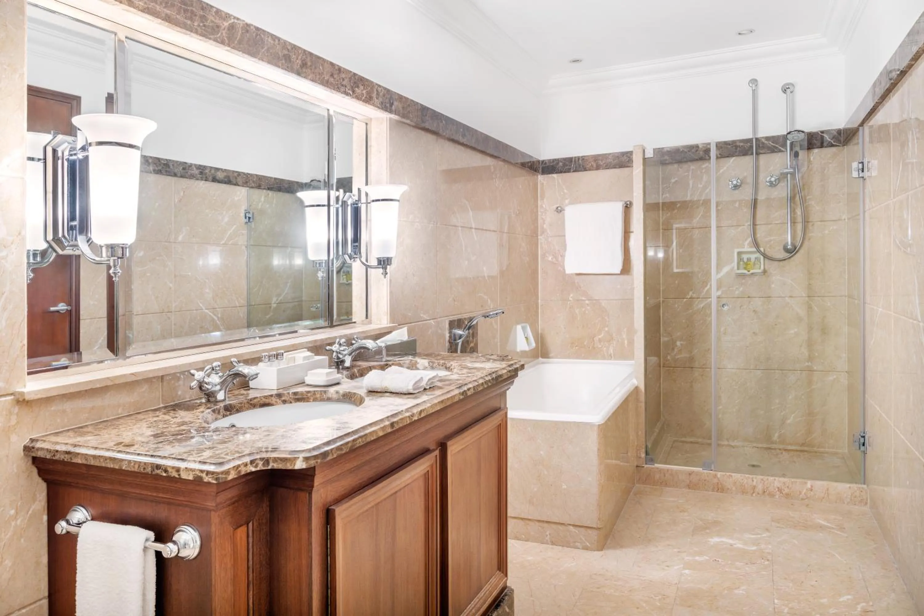 Bathroom in Palácio Estoril Hotel, Golf & Wellness