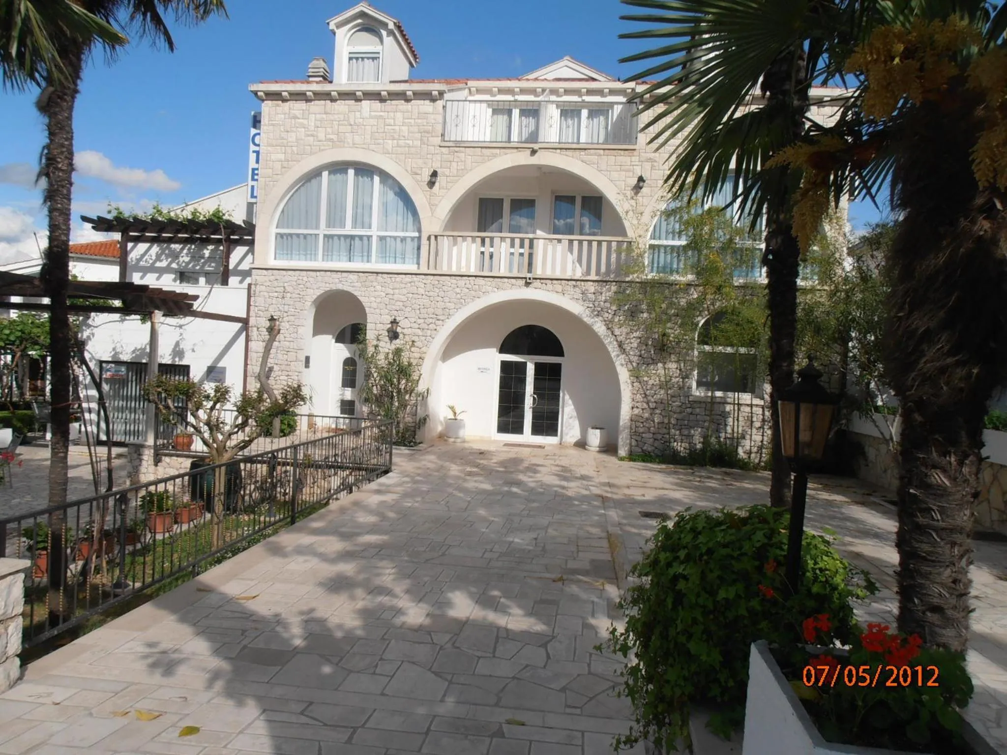 Facade/entrance in Hotel Metković