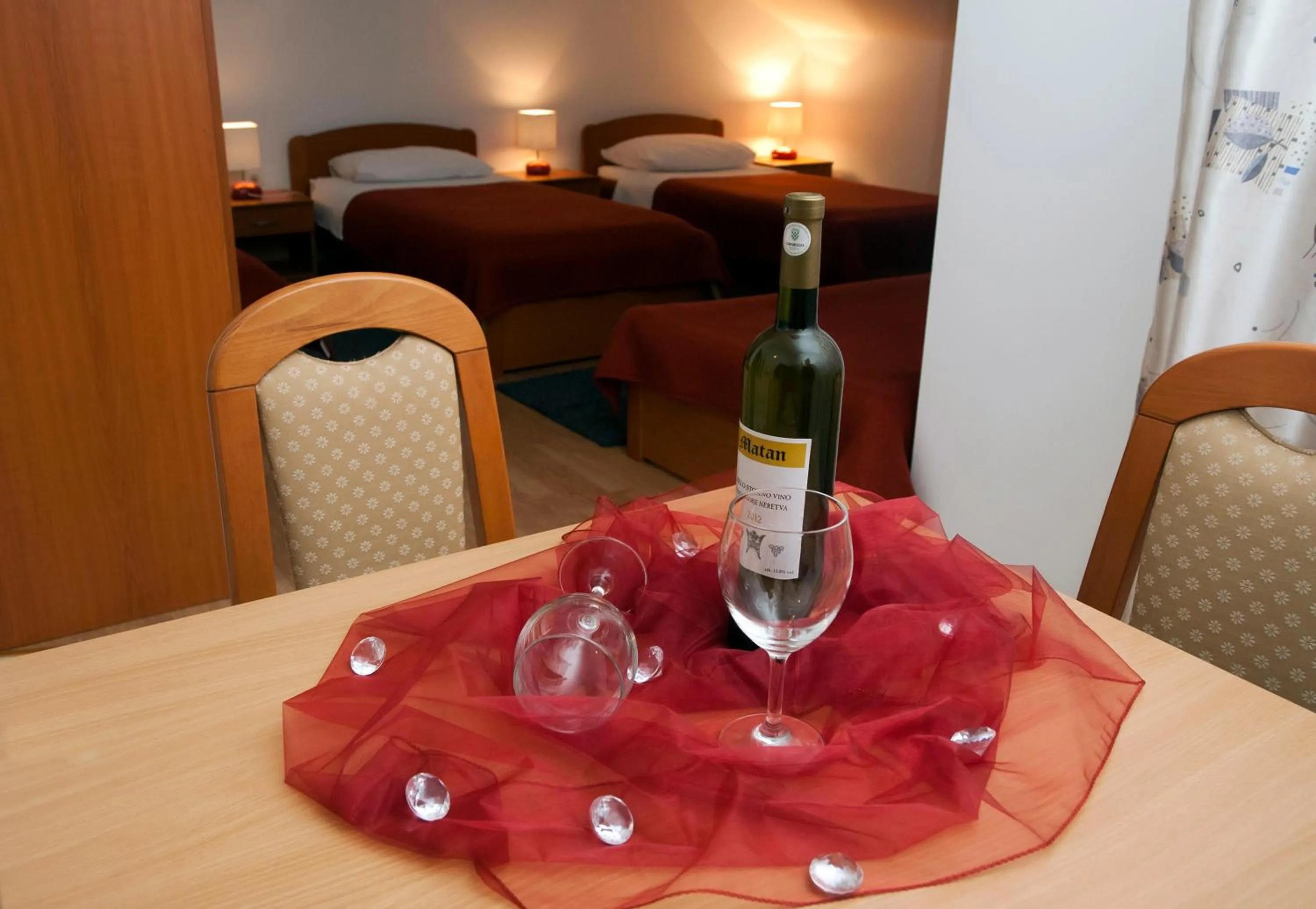 Photo of the whole room in Hotel Metković