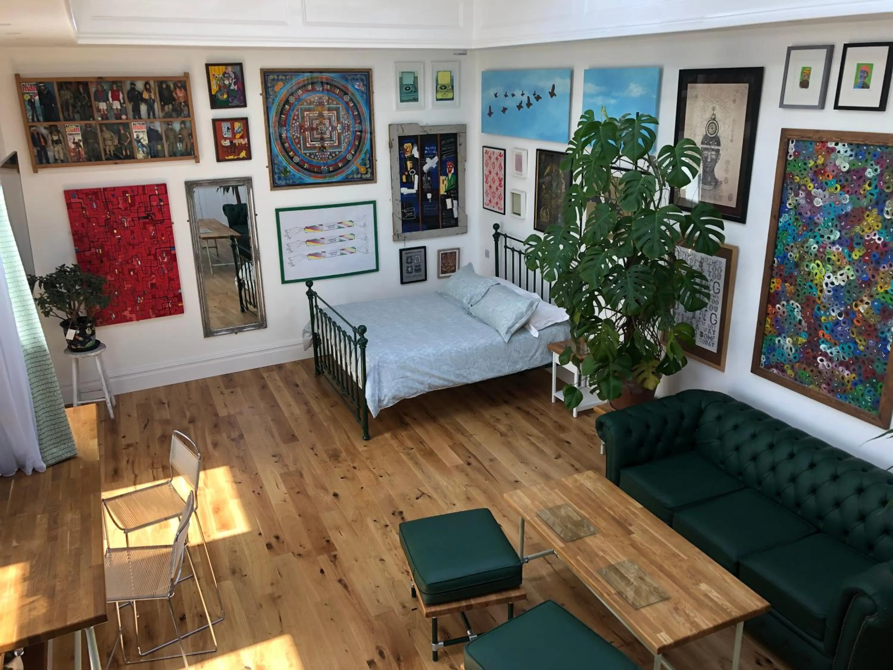 Photo of the whole room in The Beetroot