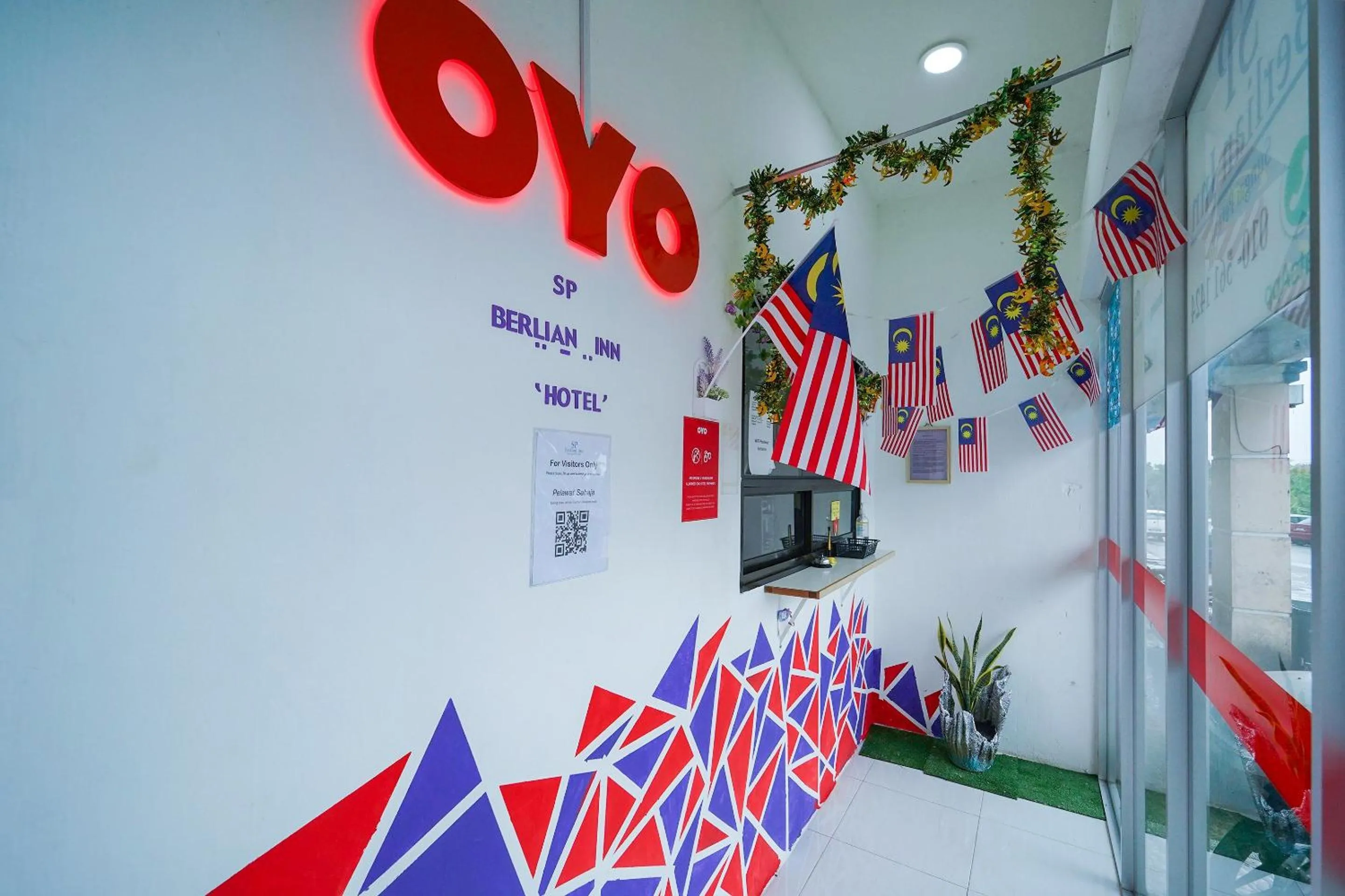 Lobby or reception in OYO 89820 Sp Berlian Inn