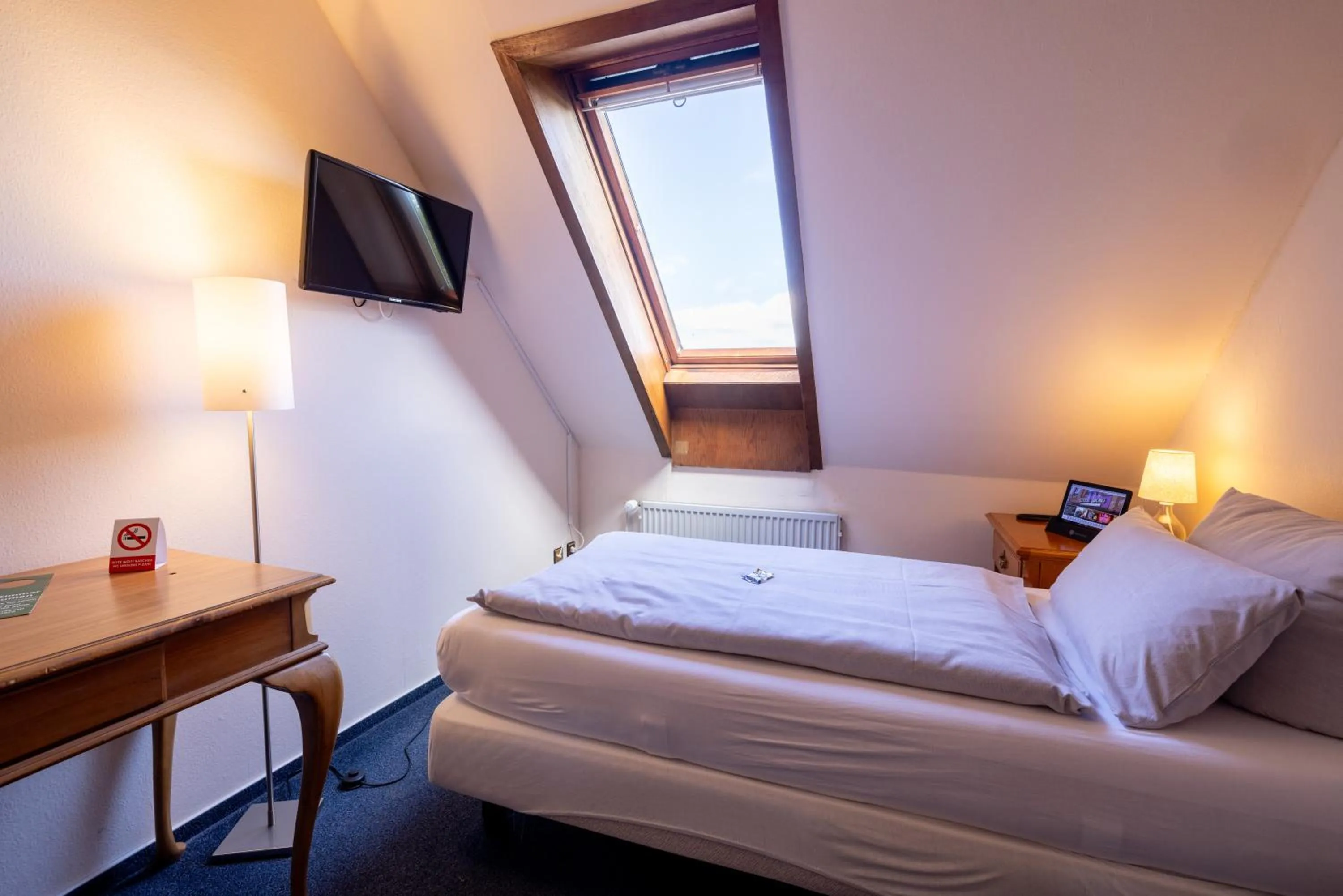 Photo of the whole room, Bed in Hotel Lüttje Burg