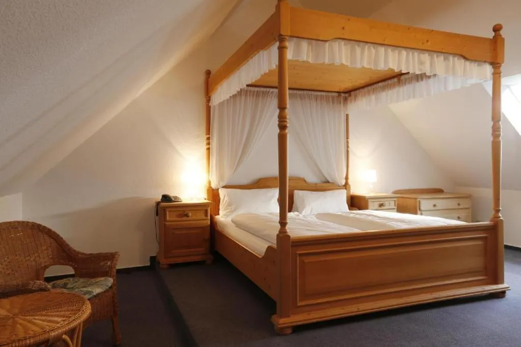 Photo of the whole room, Bed in Hotel Lüttje Burg