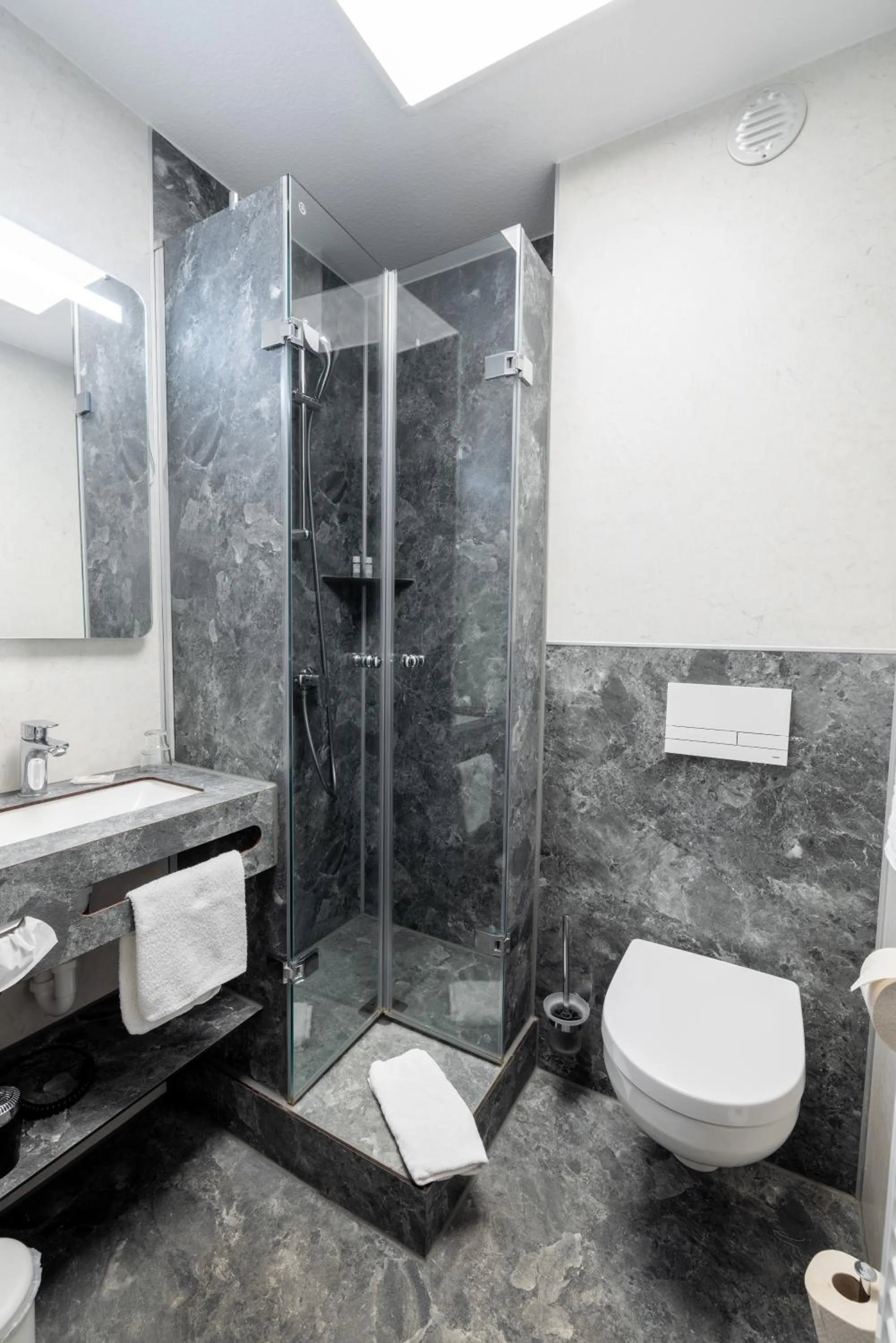 Shower in Hotel Lüttje Burg